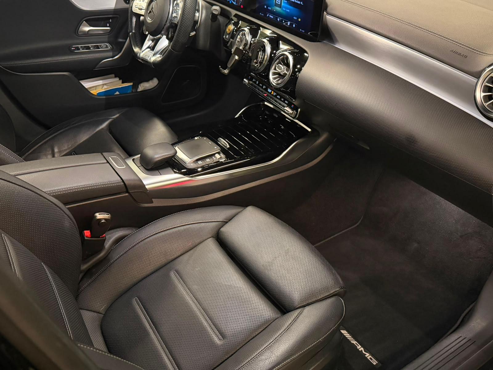MERCEDES-BENZ A 35 AMG 4Matic Speedshift-image-6