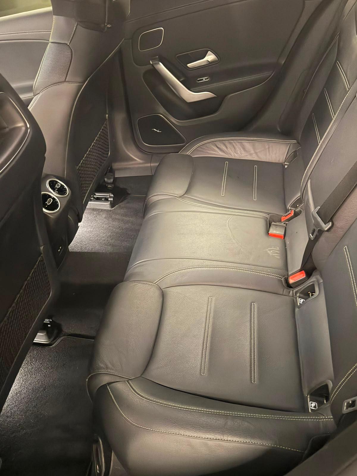 MERCEDES-BENZ A 35 AMG 4Matic Speedshift-image-5