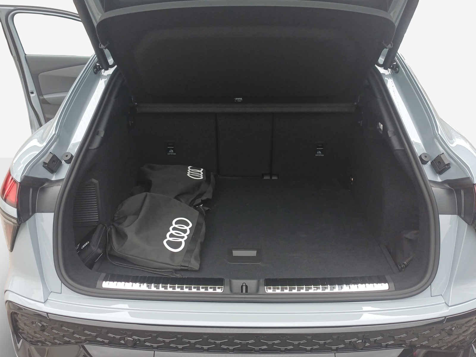 AUDI Q3 Sportback e-hybrid 200 kW S tronig-image-12