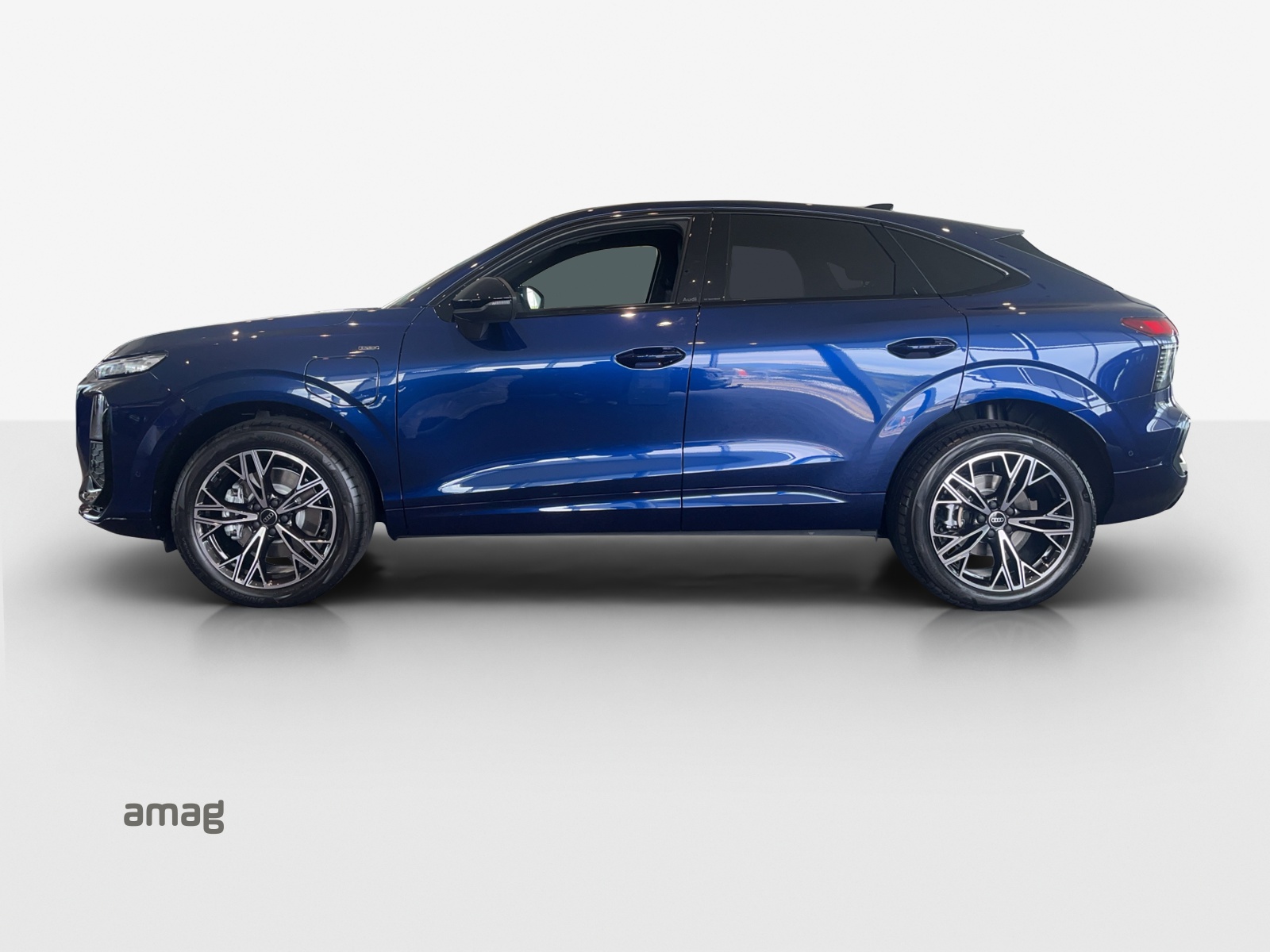 AUDI Q3 Sportback e-hybrid 200 kW S tronig-showroom-element-1
