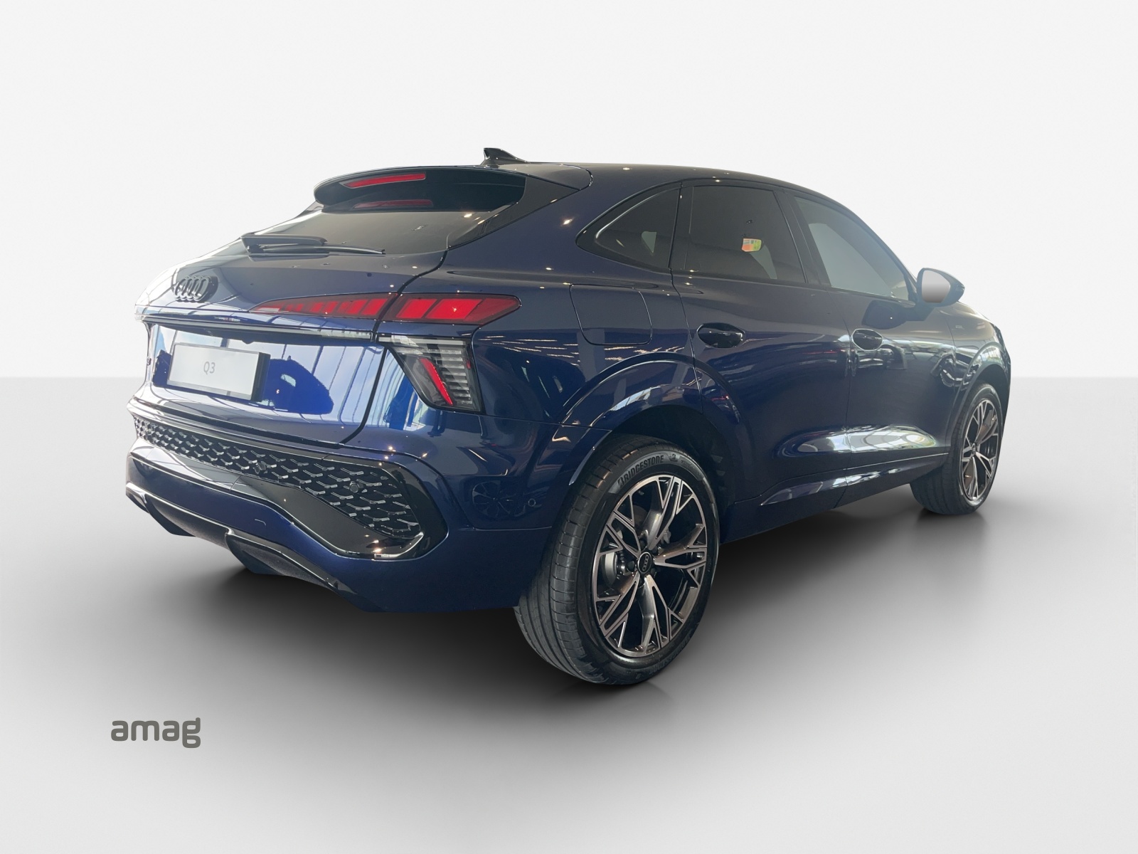 AUDI Q3 Sportback e-hybrid 200 kW S tronig-image-4
