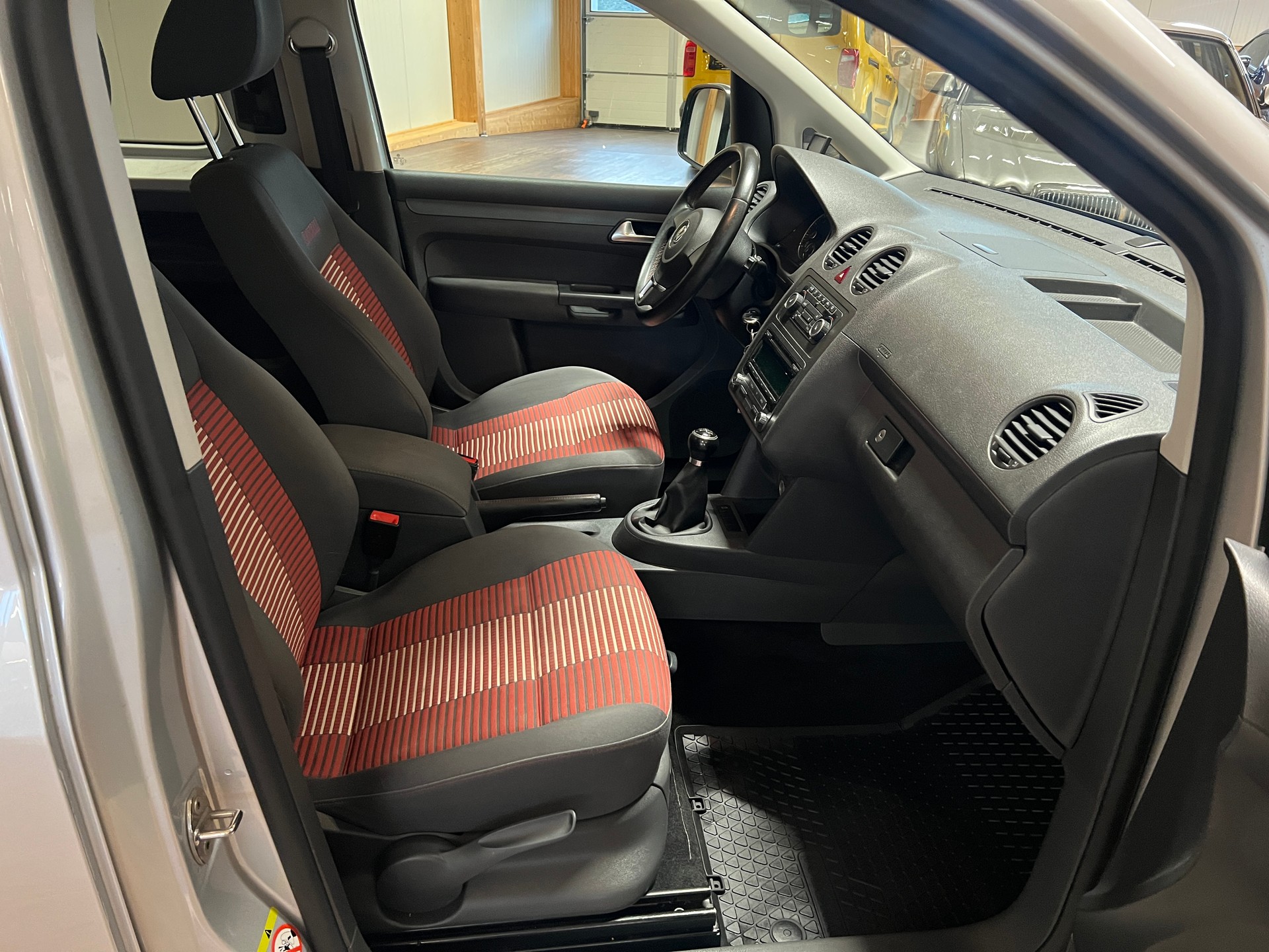 VW Caddy 1.2 TSI Blue Motion Technology Trendline-image-11