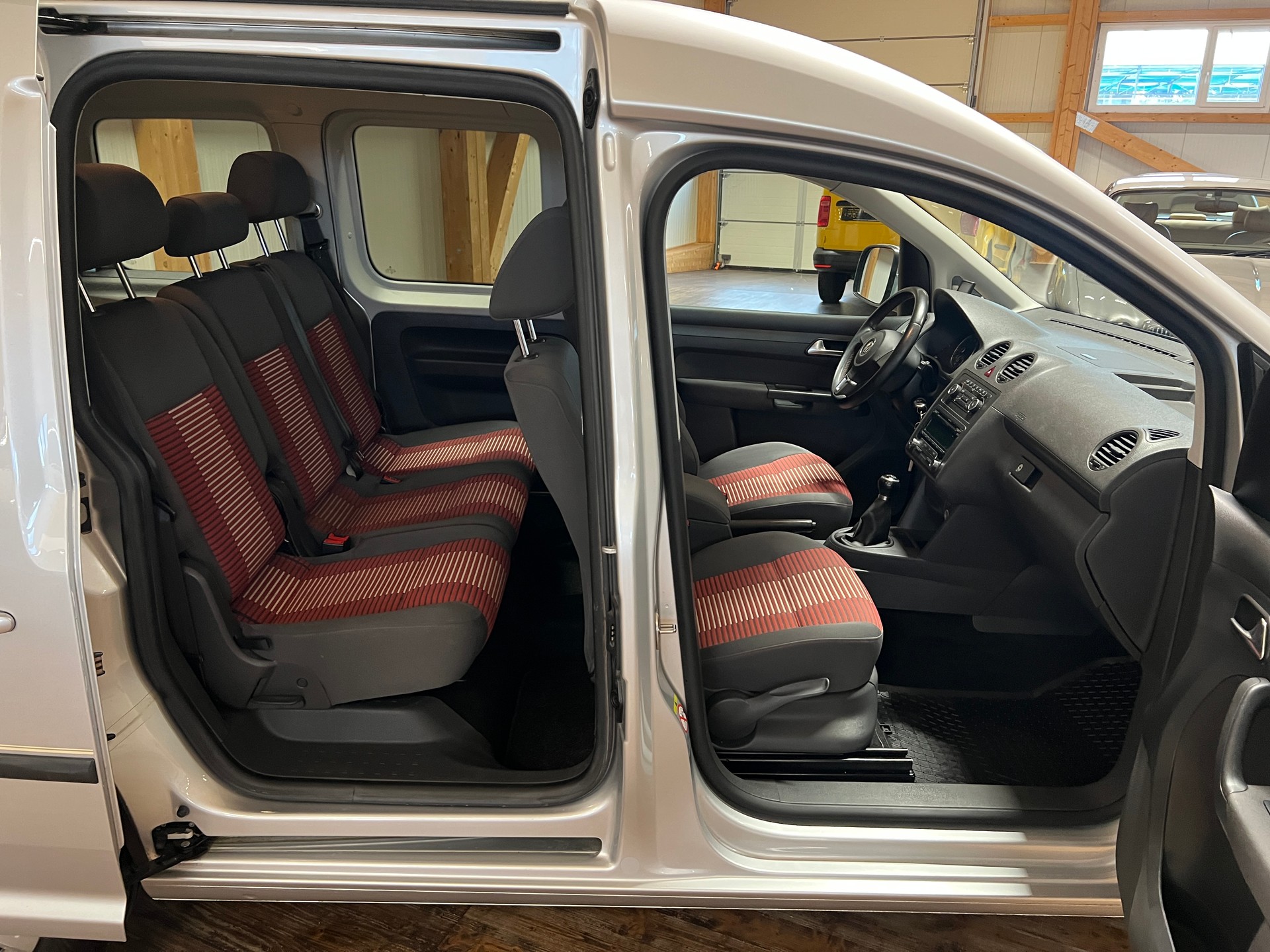 VW Caddy 1.2 TSI Blue Motion Technology Trendline-image-13