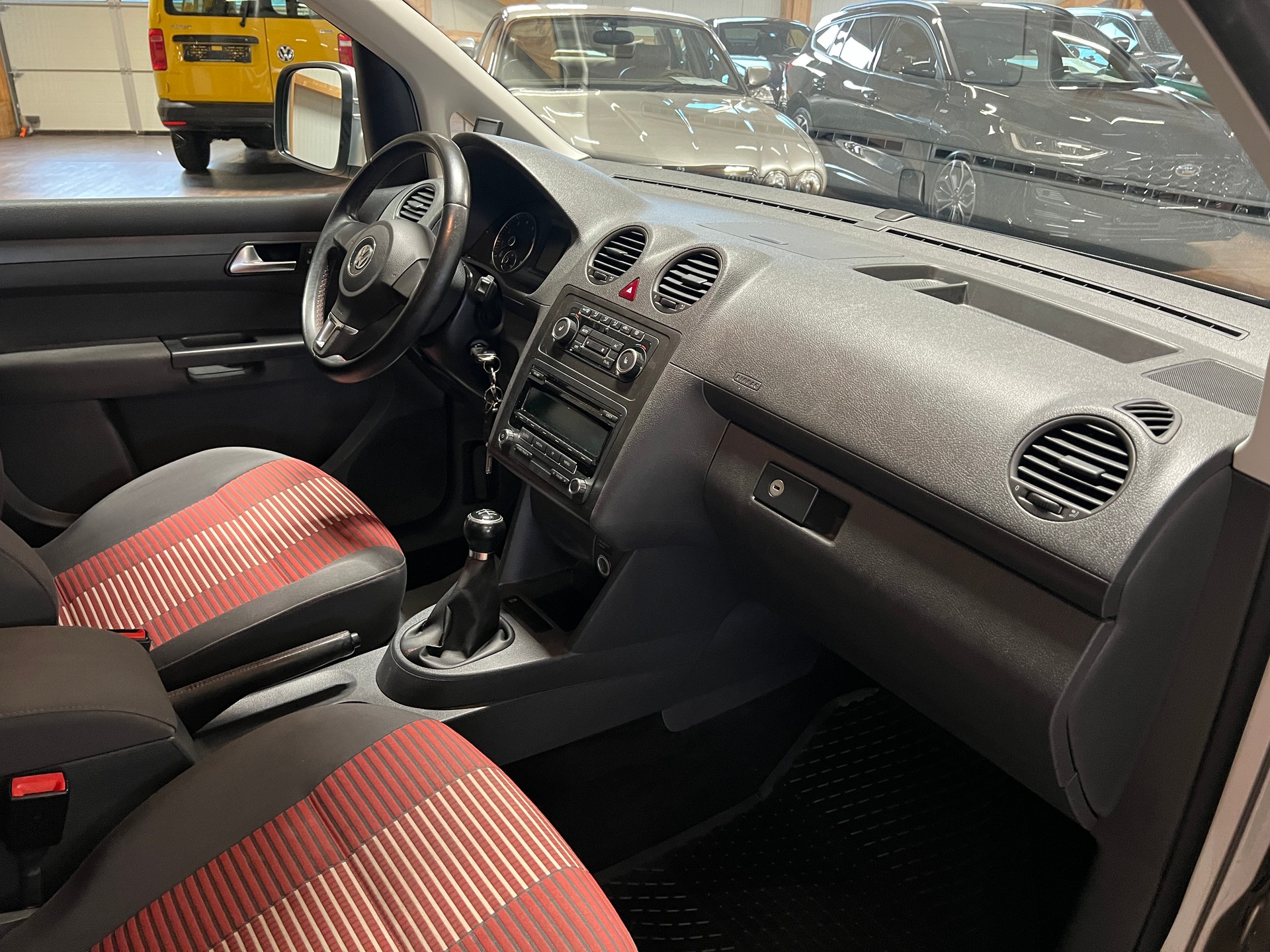 VW Caddy 1.2 TSI Blue Motion Technology Trendline-image-12