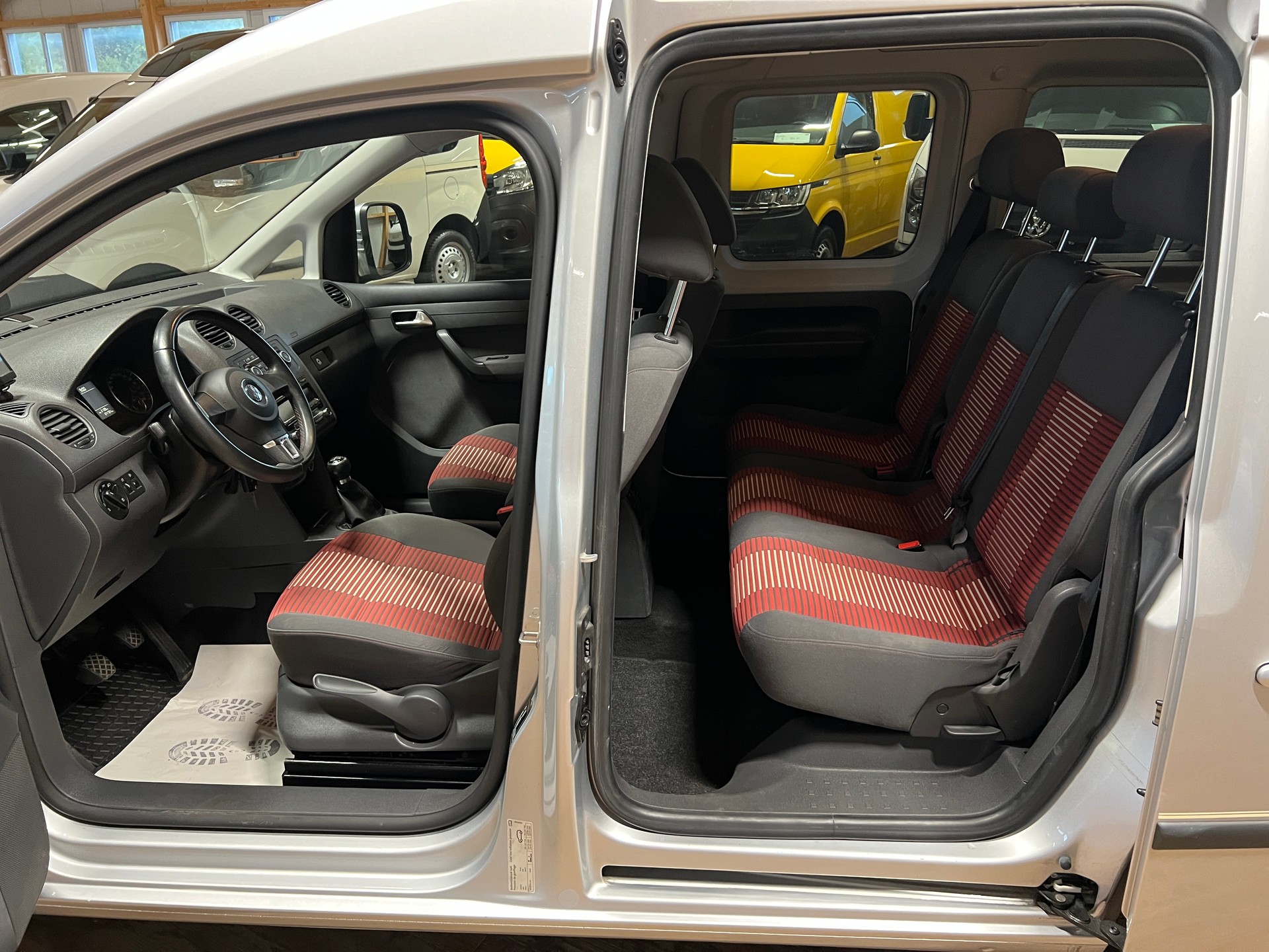 VW Caddy 1.2 TSI Blue Motion Technology Trendline-image-9