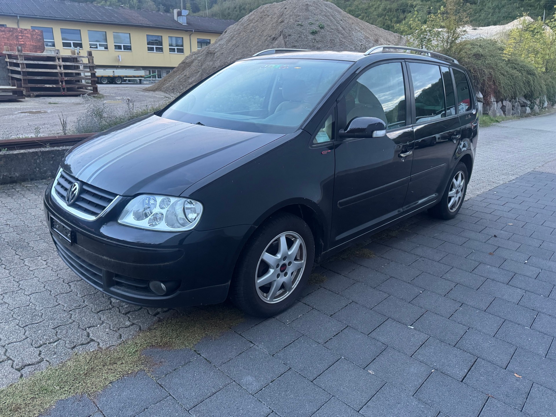 VW Touran 2.0 TDI Highline-image-2