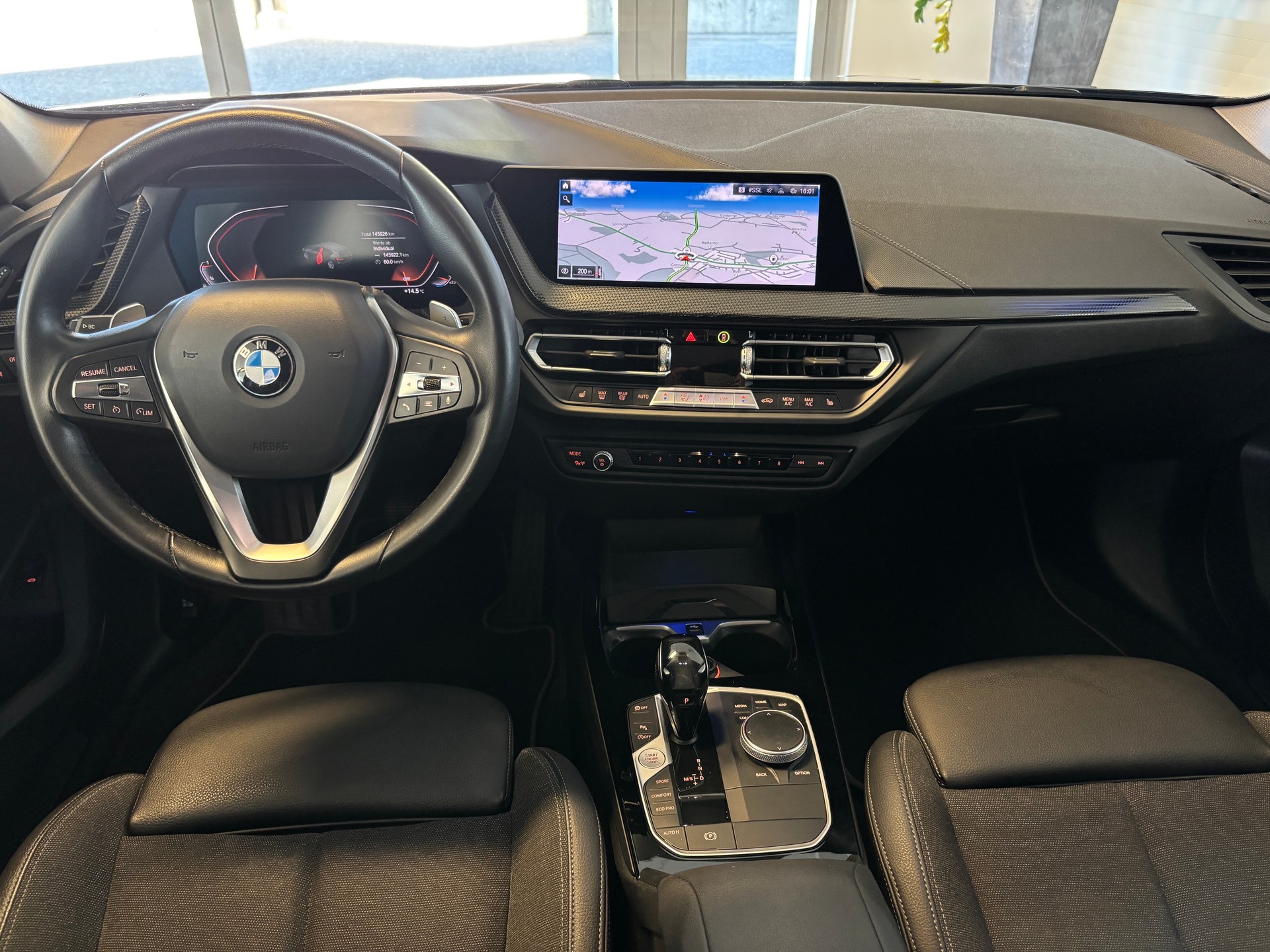 BMW 120i Sport Line Steptronic-image-12