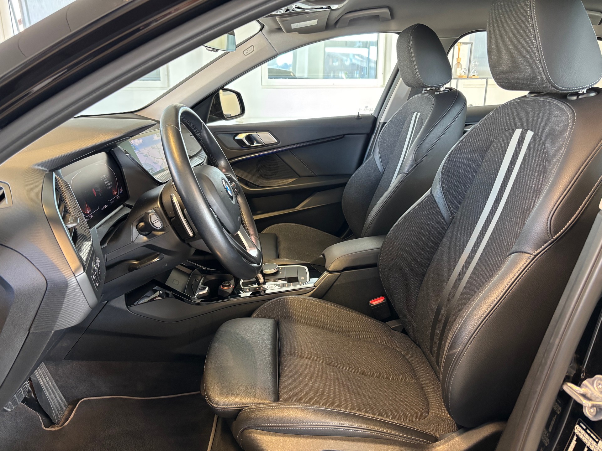 BMW 120i Sport Line Steptronic-image-6