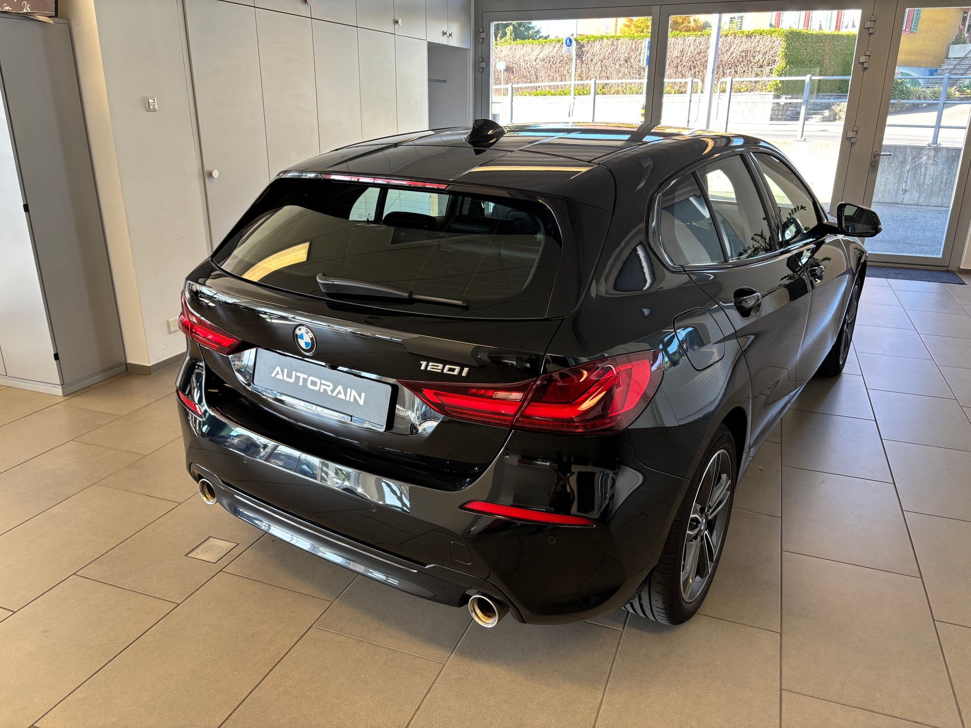 BMW 120i Sport Line Steptronic-image-2
