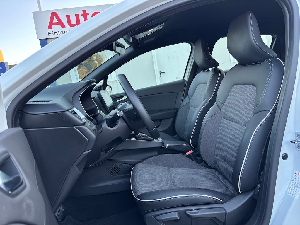 RENAULT Clio 1.6 E-Tech Intens-image-6
