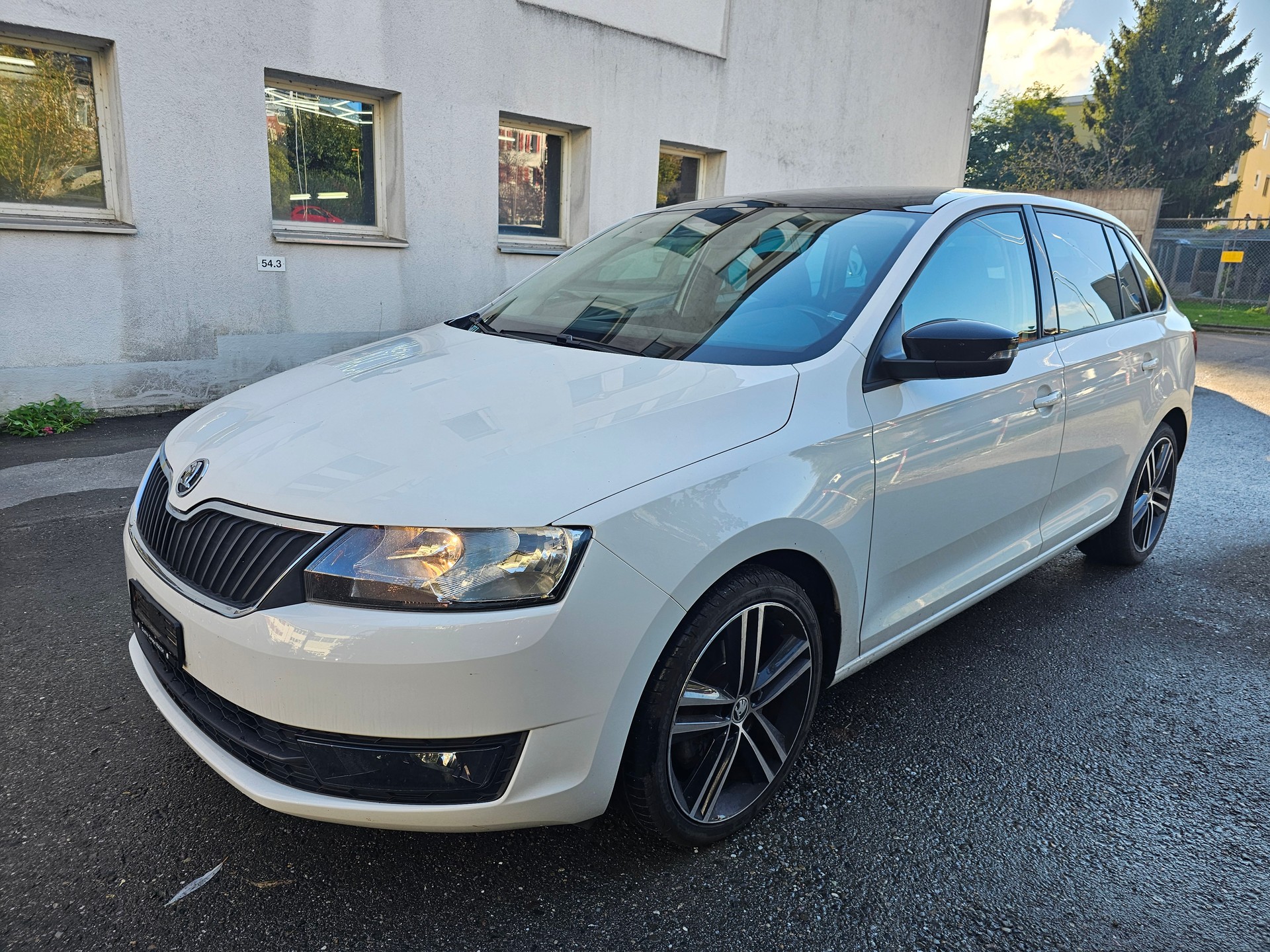 SKODA Rapid Spaceback 1.2 TSI Ambition-image-2