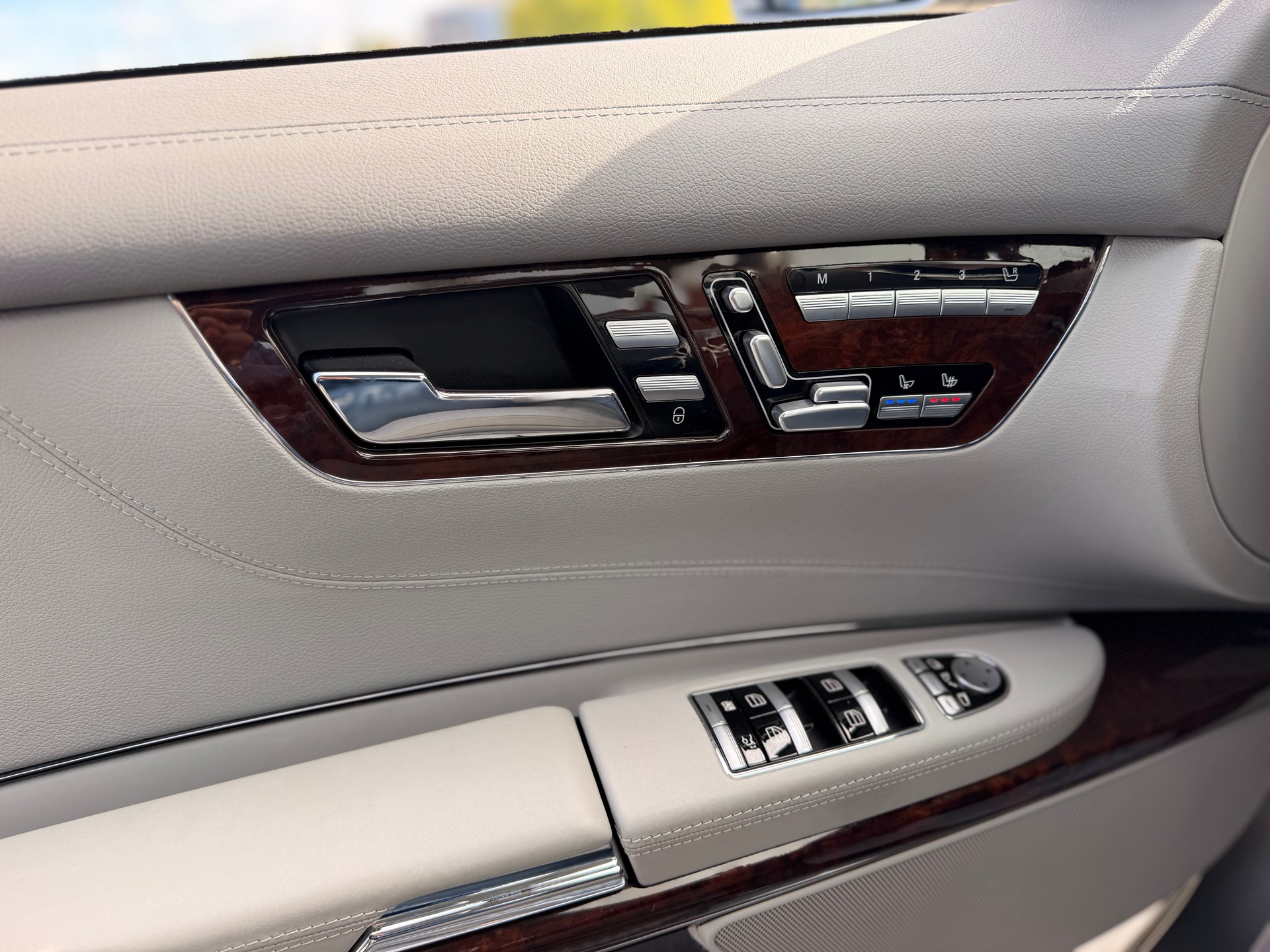 MERCEDES-BENZ CL 500 4Matic 7G-Tronic-image-14