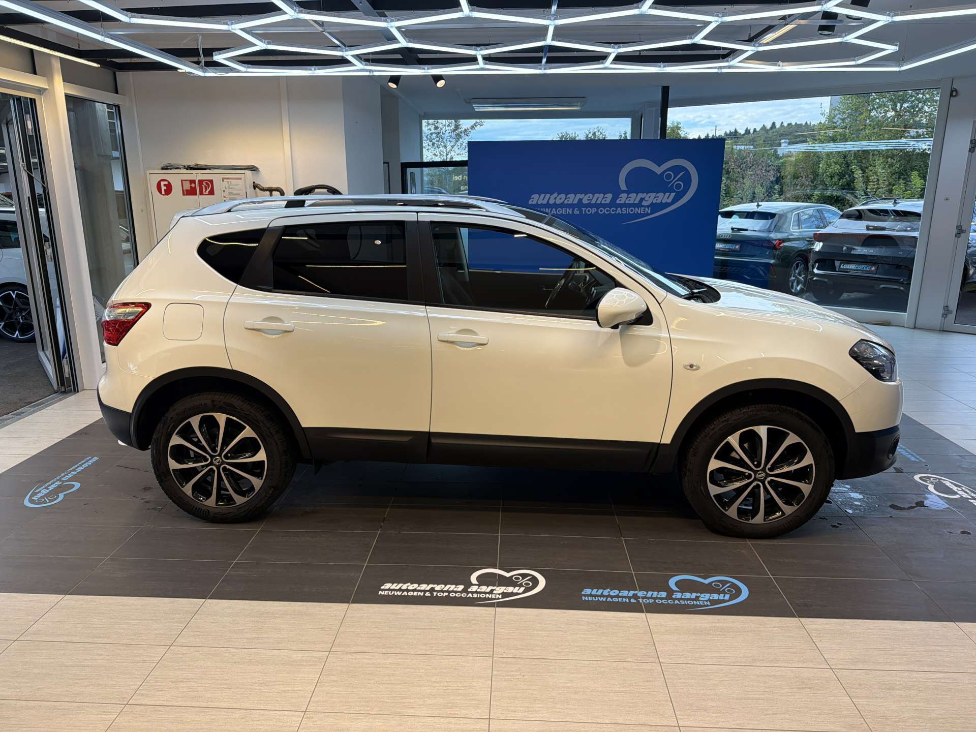 NISSAN Qashqai 2.0 acenta XTronic CVT-Automat-image-11
