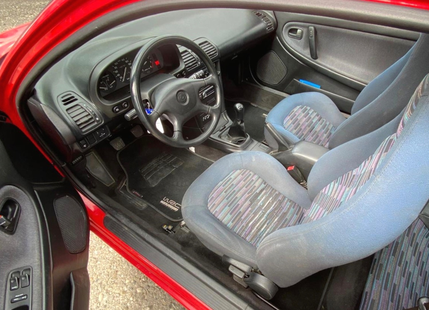 MAZDA MX-3 1.8i-24-image-10