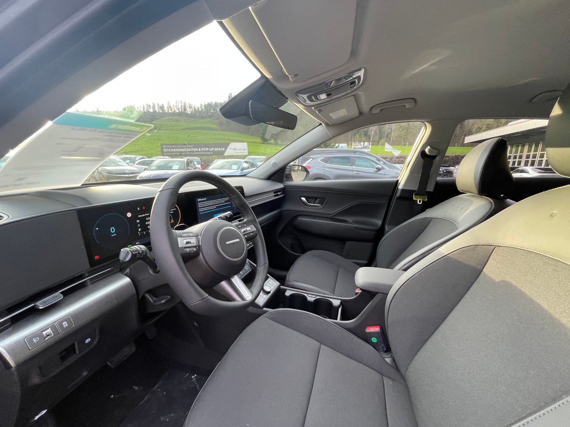 HYUNDAI Kona EV 65.4 kWh Amplia-image-8