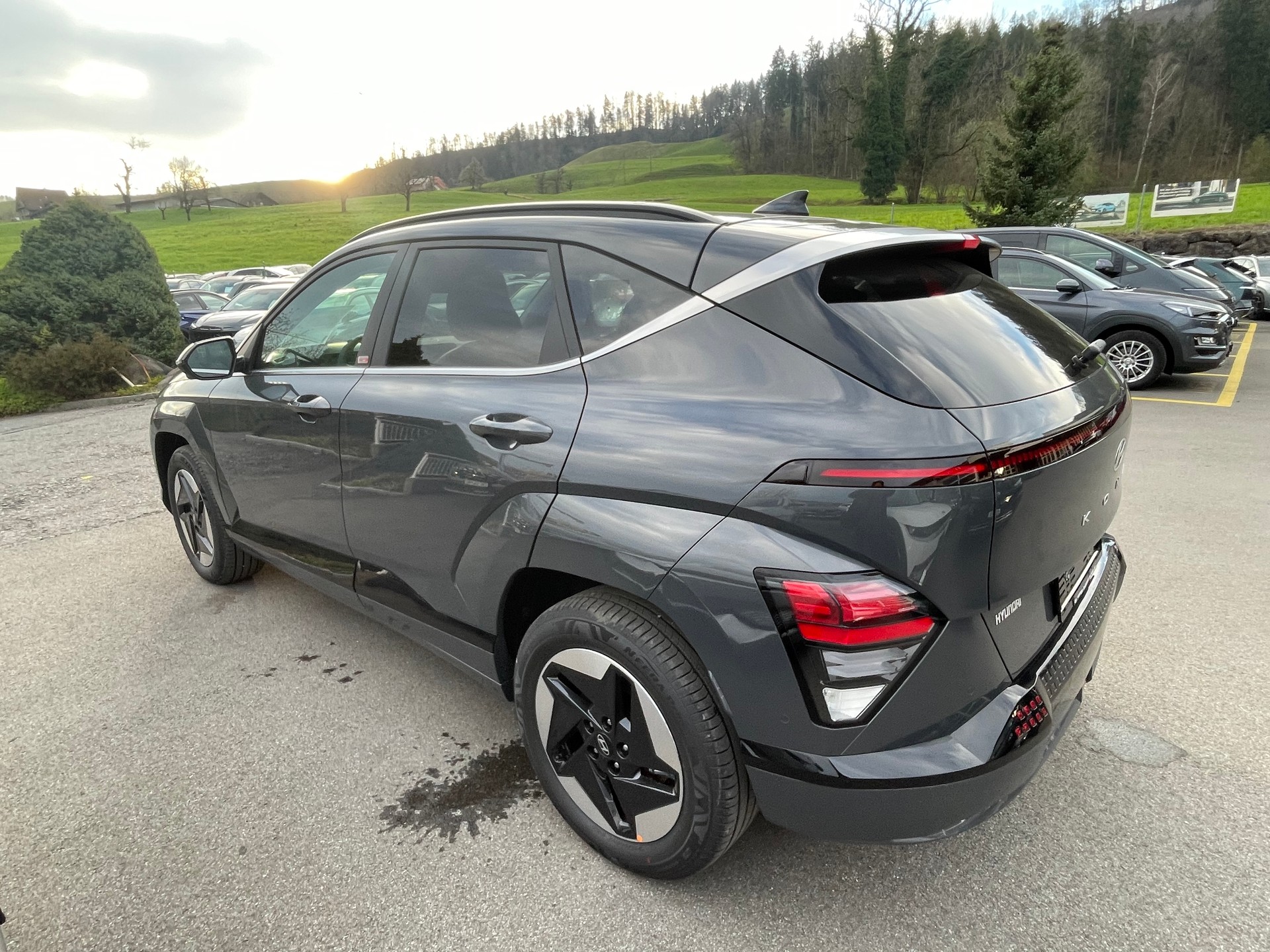HYUNDAI Kona EV 65.4 kWh Amplia-image-6
