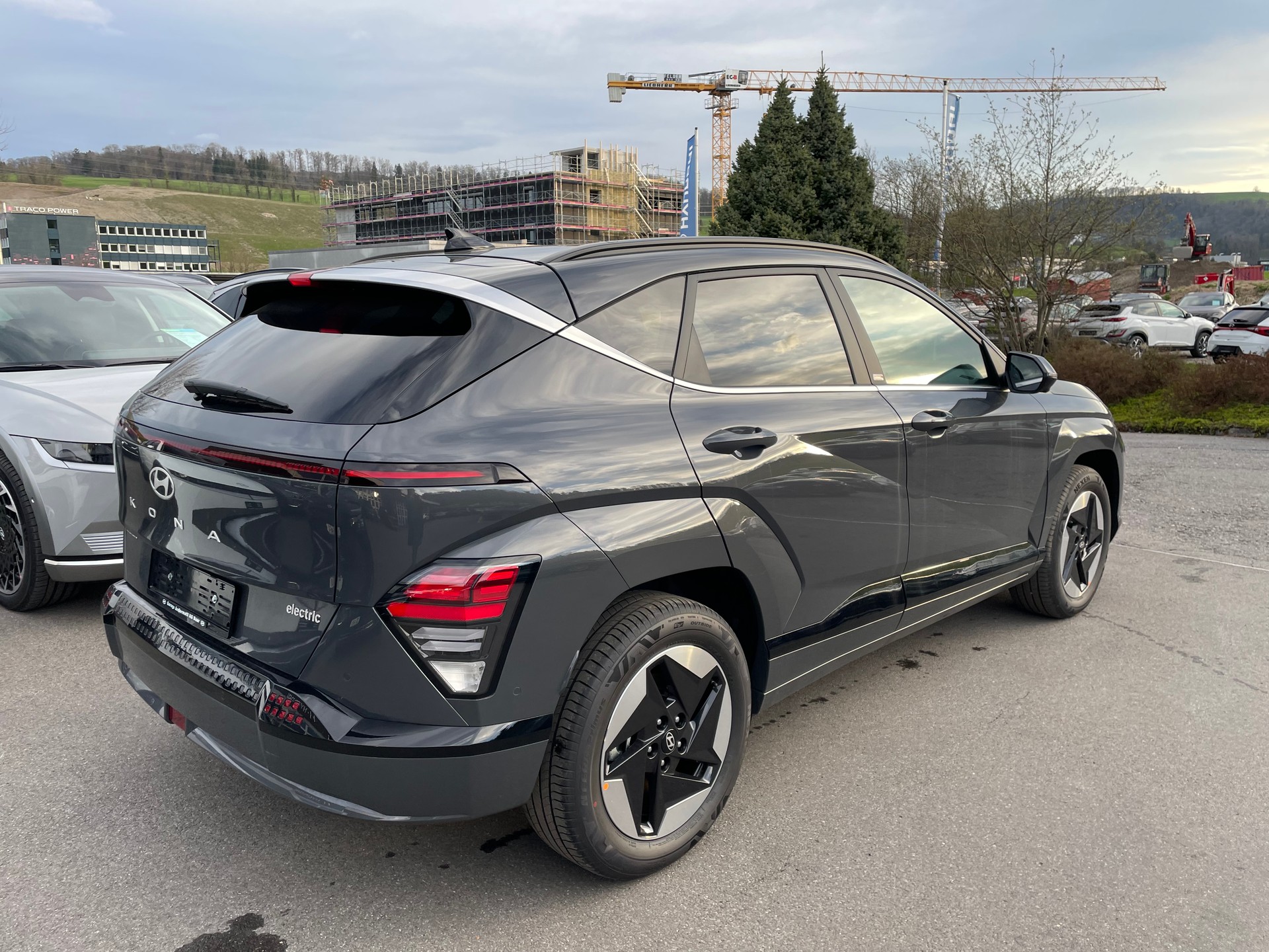 HYUNDAI Kona EV 65.4 kWh Amplia-image-3