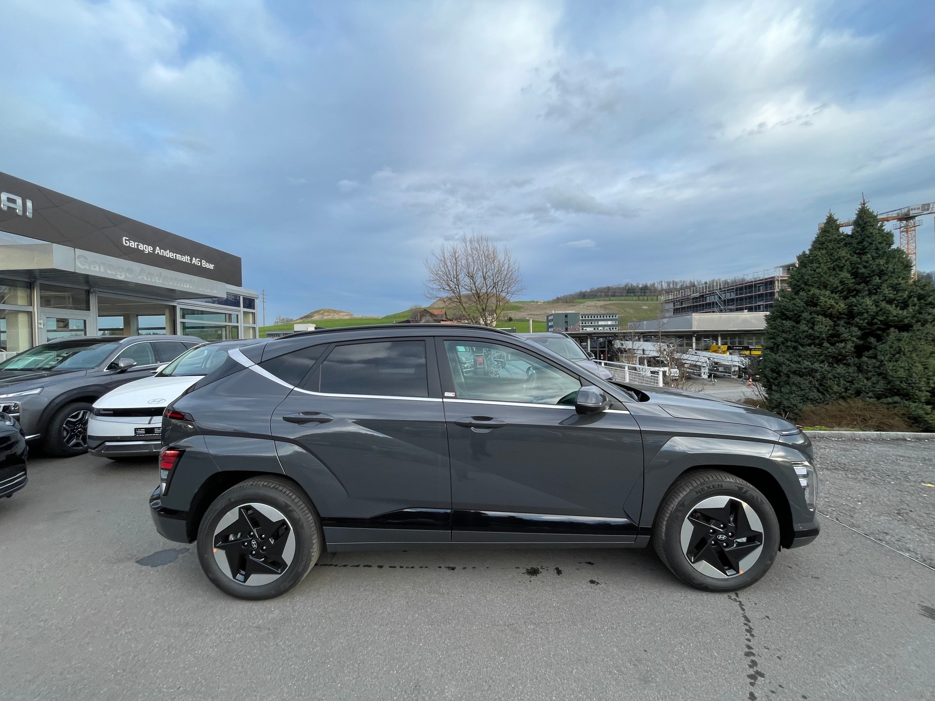 HYUNDAI Kona EV 65.4 kWh Amplia-image-4