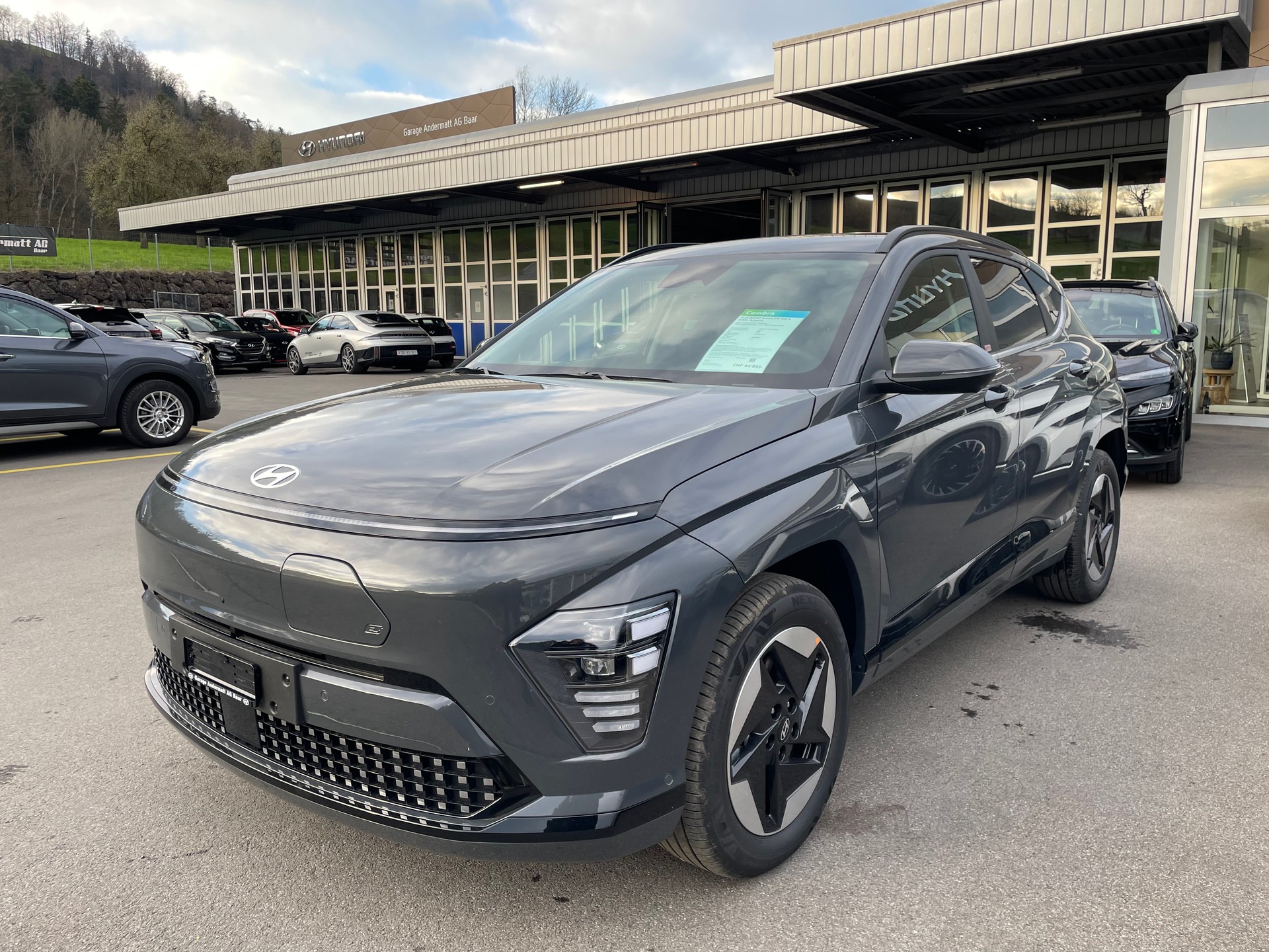 HYUNDAI Kona EV 65.4 kWh Amplia-image-1