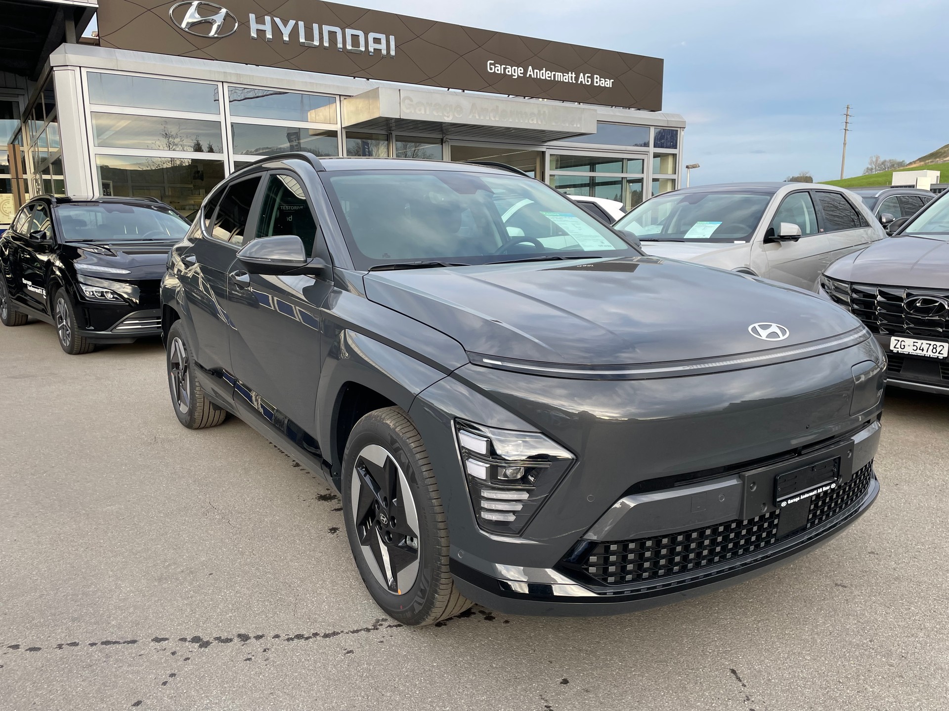 HYUNDAI Kona EV 65.4 kWh Amplia-image-0