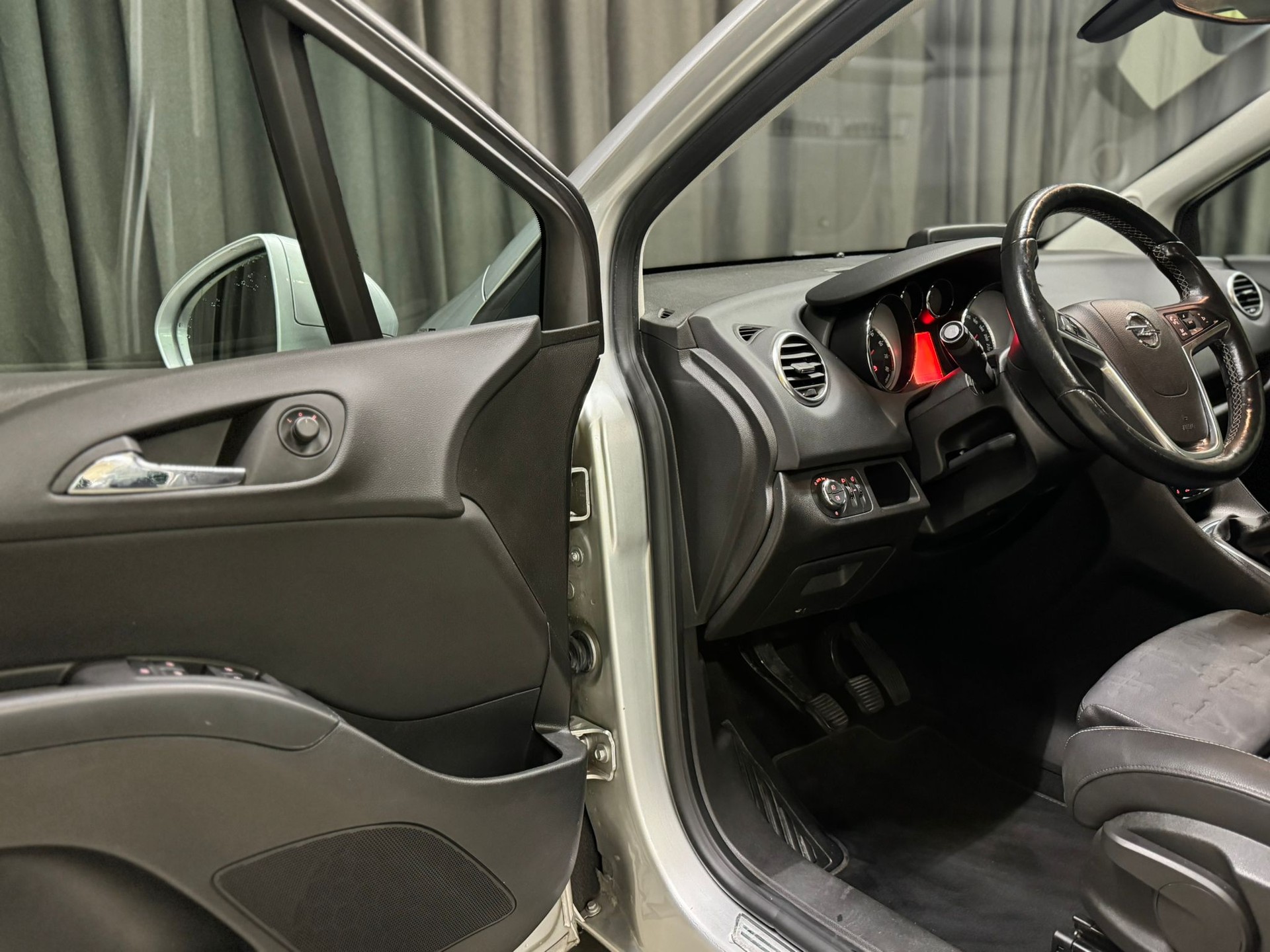 OPEL Meriva 1.4 Turbo Cosmo-image-10