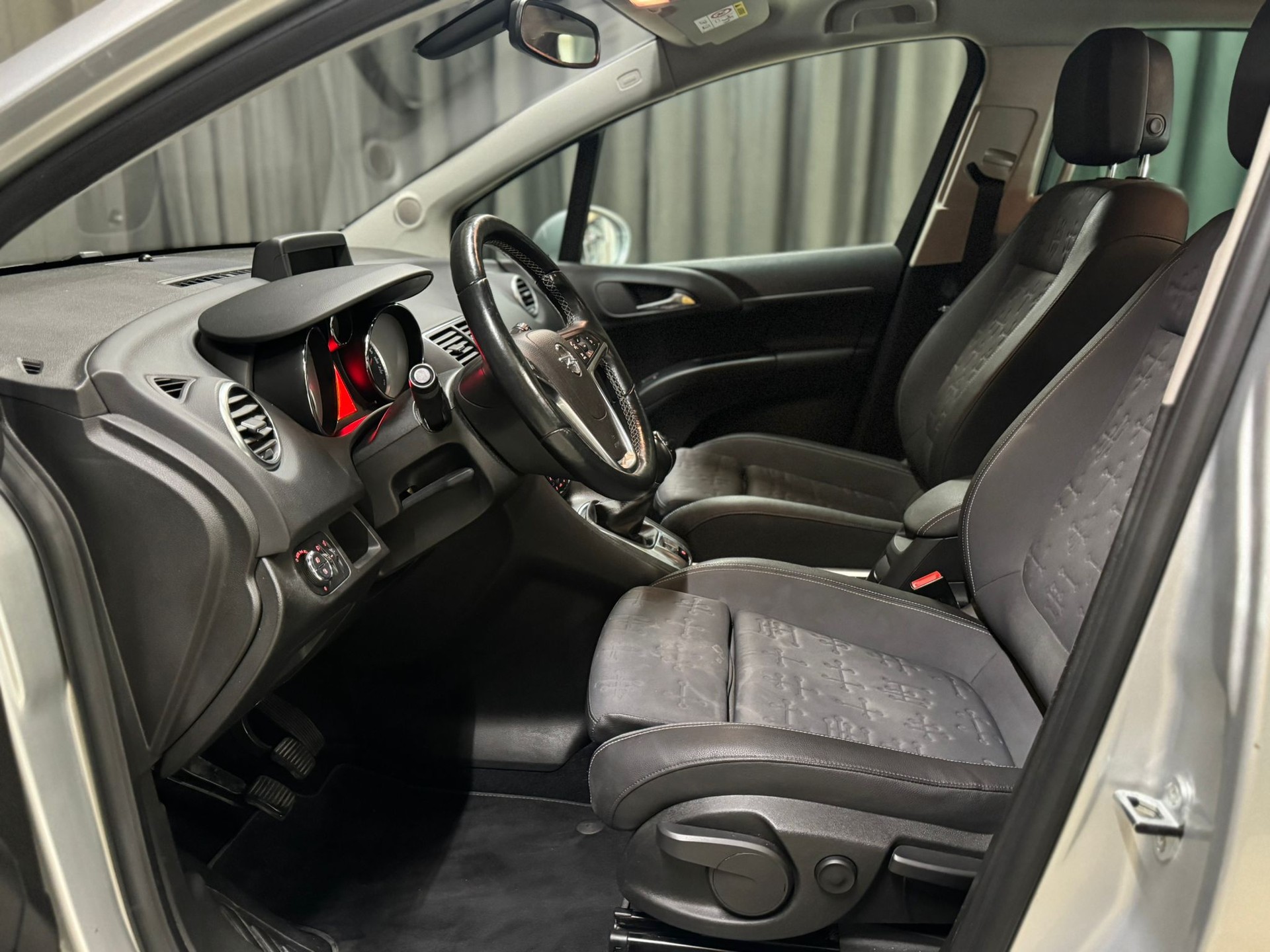 OPEL Meriva 1.4 Turbo Cosmo-image-11