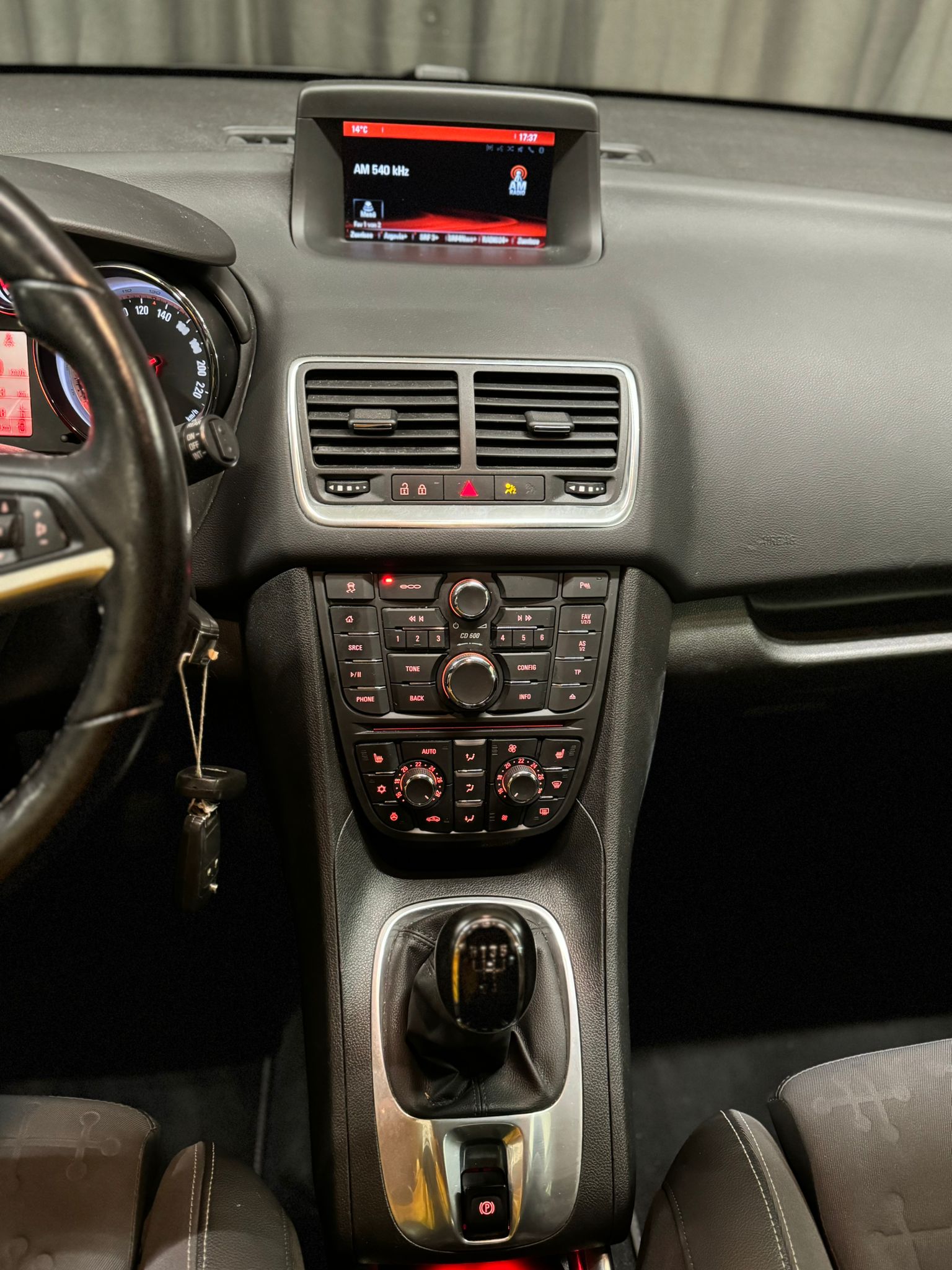 OPEL Meriva 1.4 Turbo Cosmo-image-8