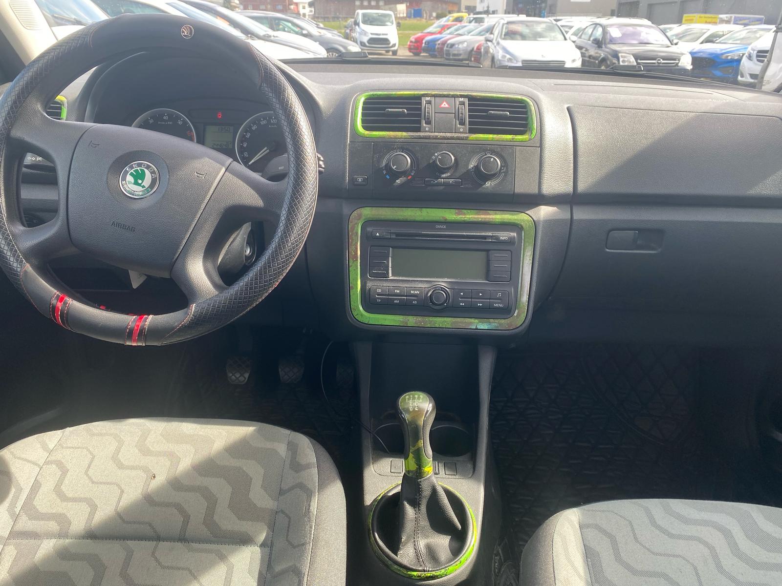 SKODA Fabia 1.4 Elegance-image-9