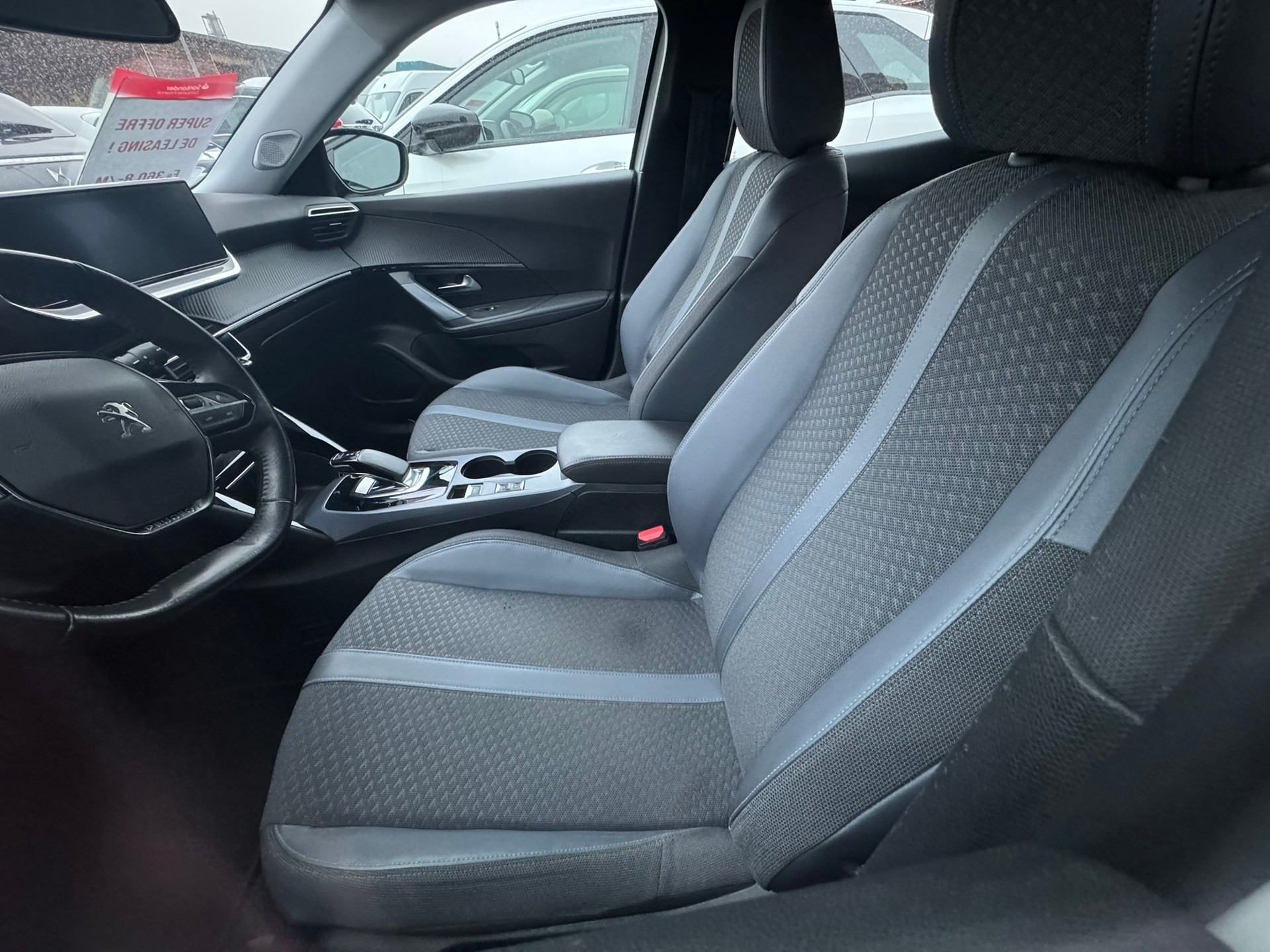 PEUGEOT 2008 e Allure-image-4