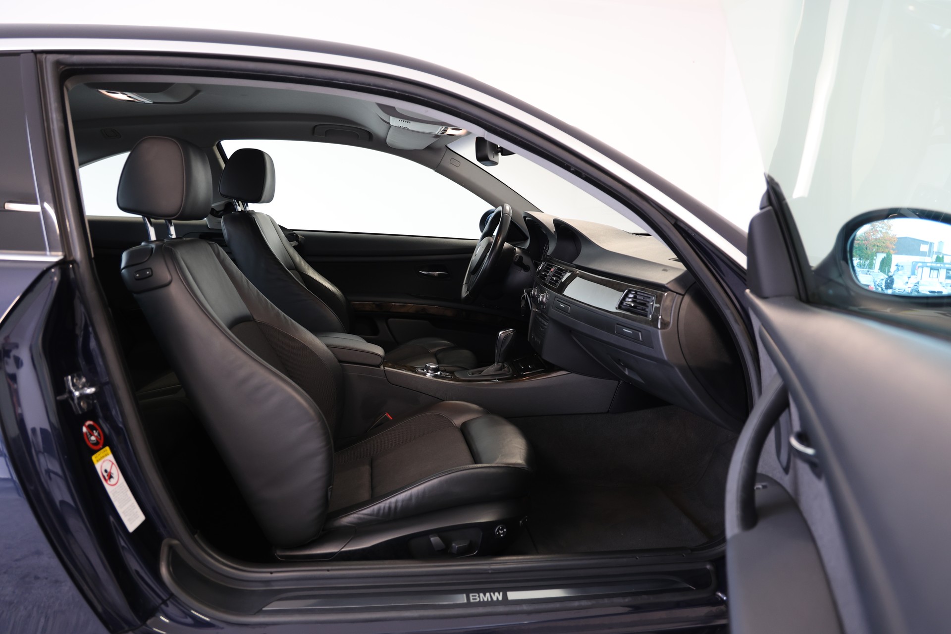 BMW 330i xDrive Coupé-image-11