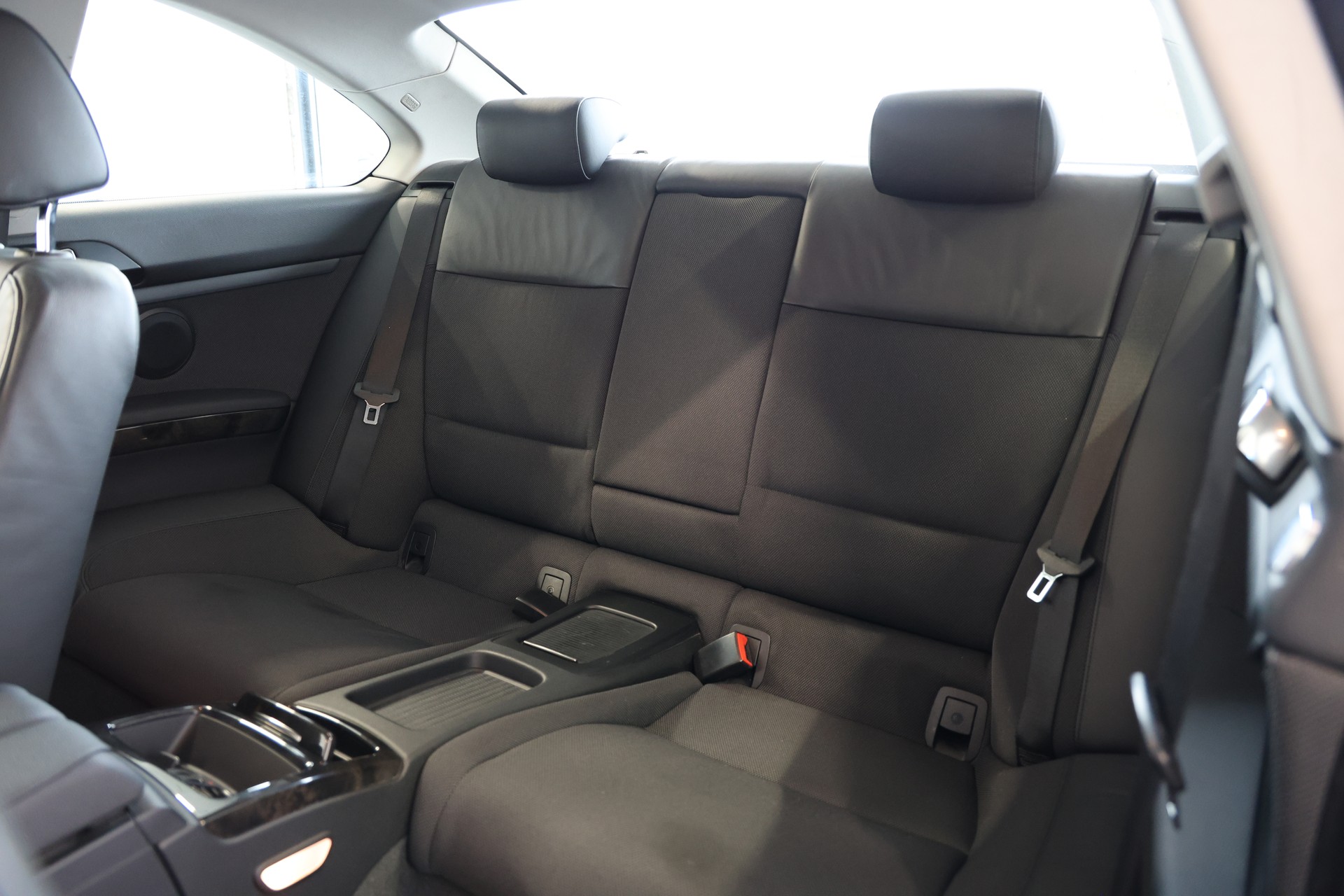 BMW 330i xDrive Coupé-image-13