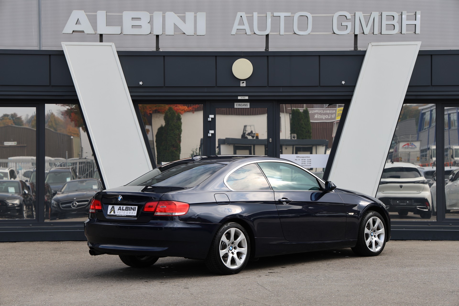 BMW 330i xDrive Coupé-image-2