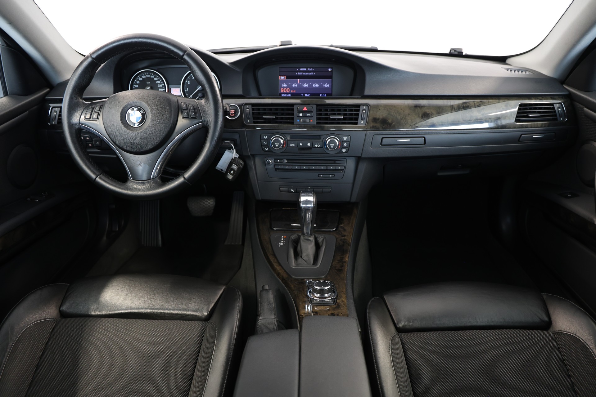 BMW 330i xDrive Coupé-image-9