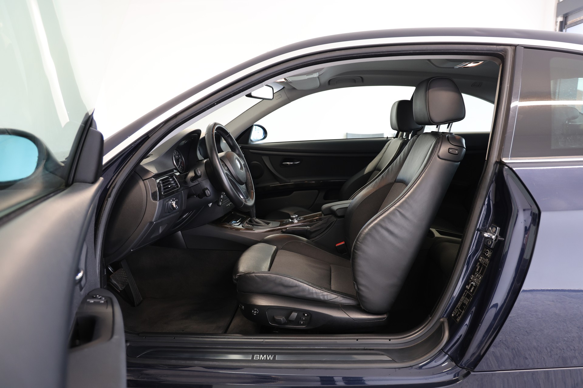 BMW 330i xDrive Coupé-image-5