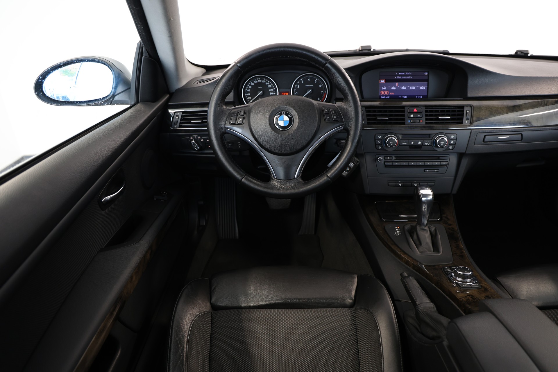 BMW 330i xDrive Coupé-image-8