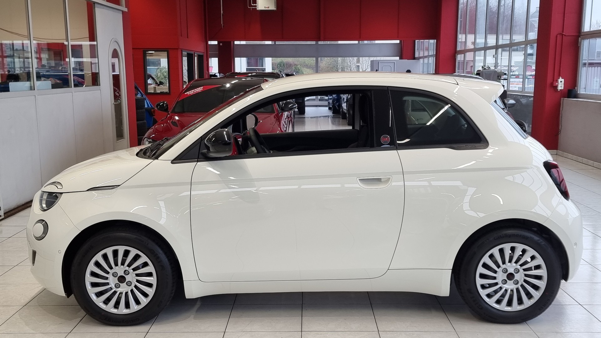 FIAT 500 Red electric 42 KWh 118 PS-image-2