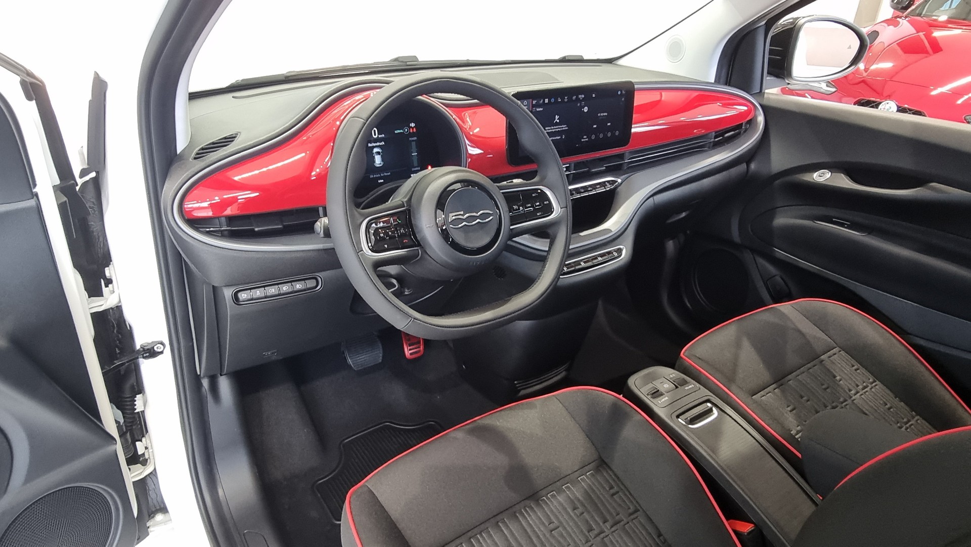 FIAT 500 Red electric 42 KWh 118 PS-image-16