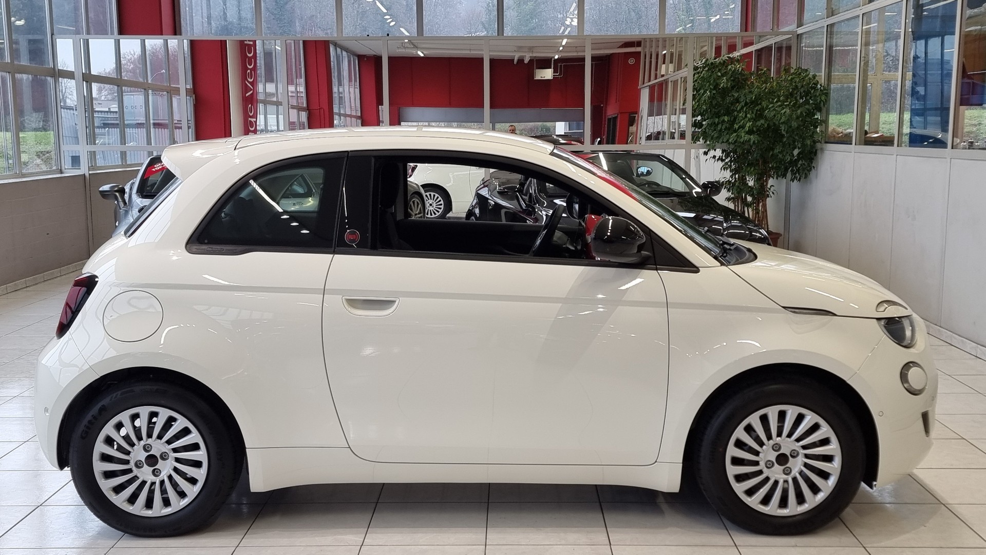 FIAT 500 Red electric 42 KWh 118 PS-image-5