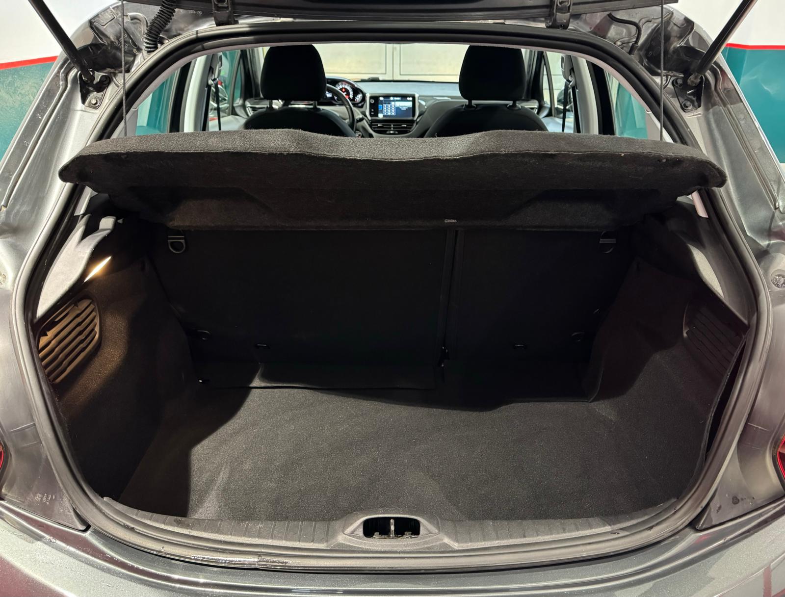 PEUGEOT 208 1.2 PureTech Allure EAT6-image-17
