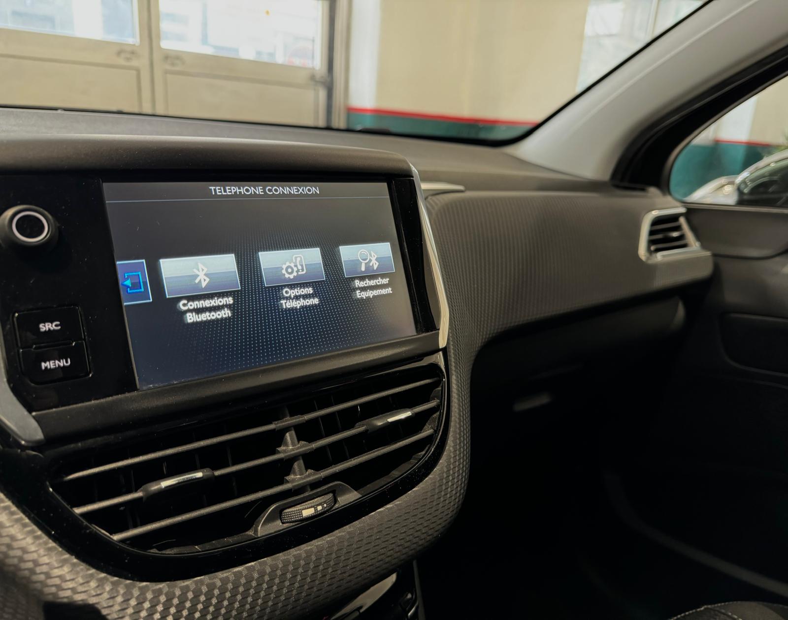 PEUGEOT 208 1.2 PureTech Allure EAT6-image-6