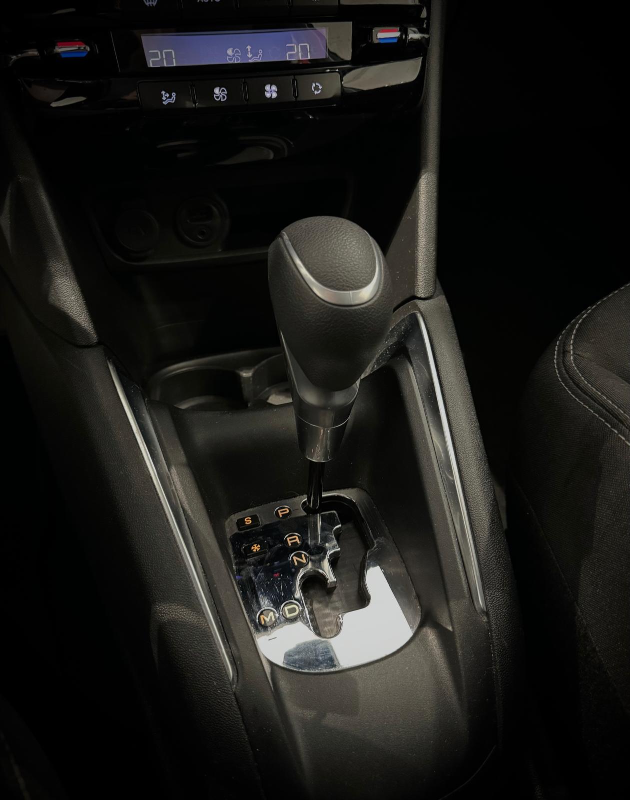 PEUGEOT 208 1.2 PureTech Allure EAT6-image-9