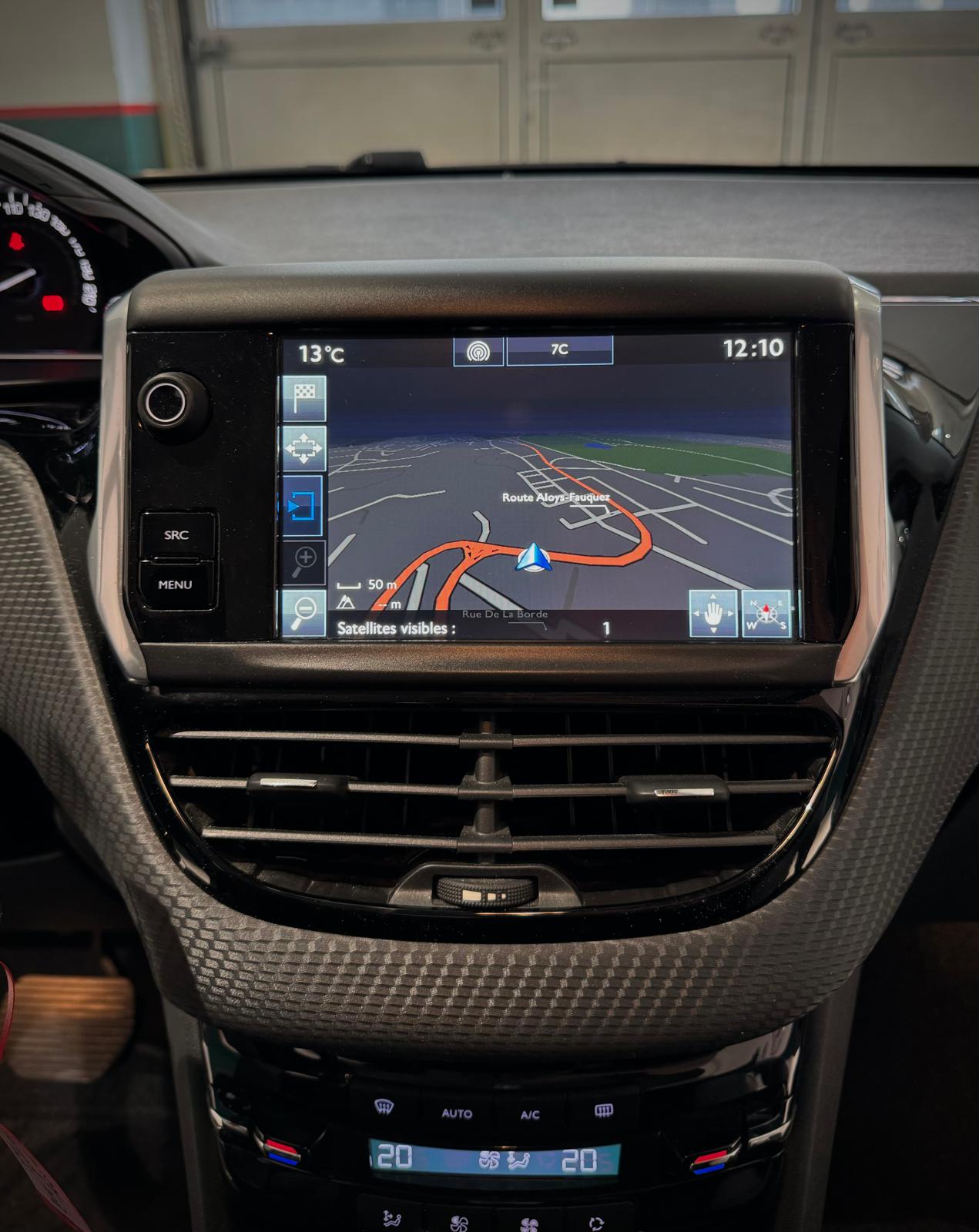 PEUGEOT 208 1.2 PureTech Allure EAT6-image-8