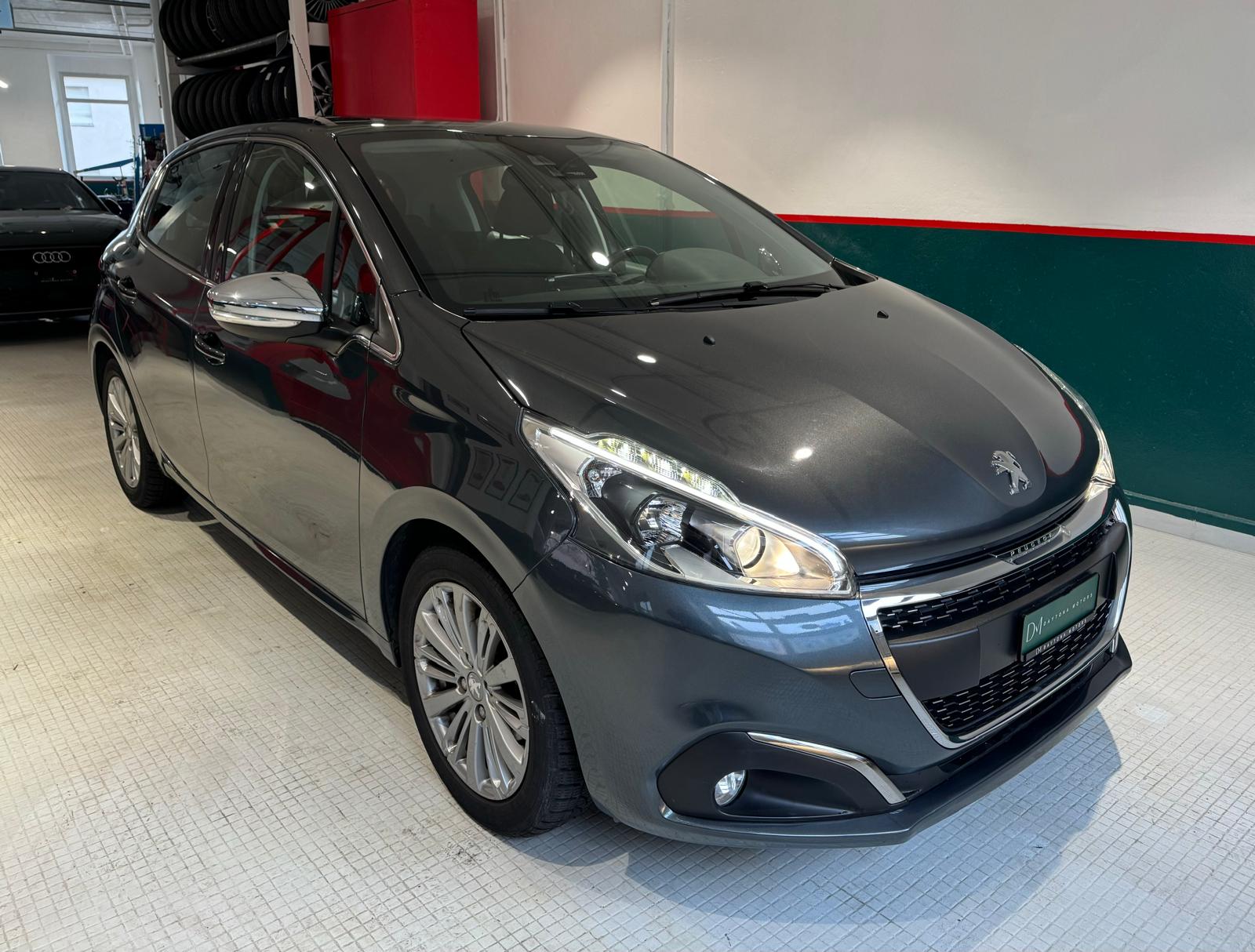 PEUGEOT 208 1.2 PureTech Allure EAT6-image-1