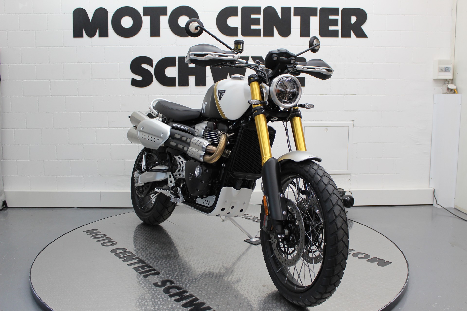 TRIUMPH Scrambler 1200 XE-showroom-element-2