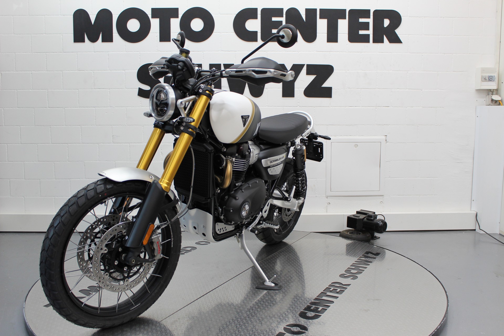 TRIUMPH Scrambler 1200 XE-showroom-element-3