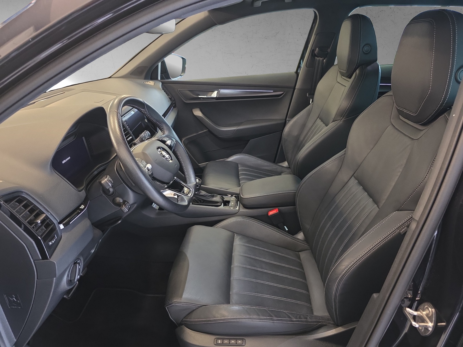SKODA Karoq 1.5 TSI SportLine DSG-image-13