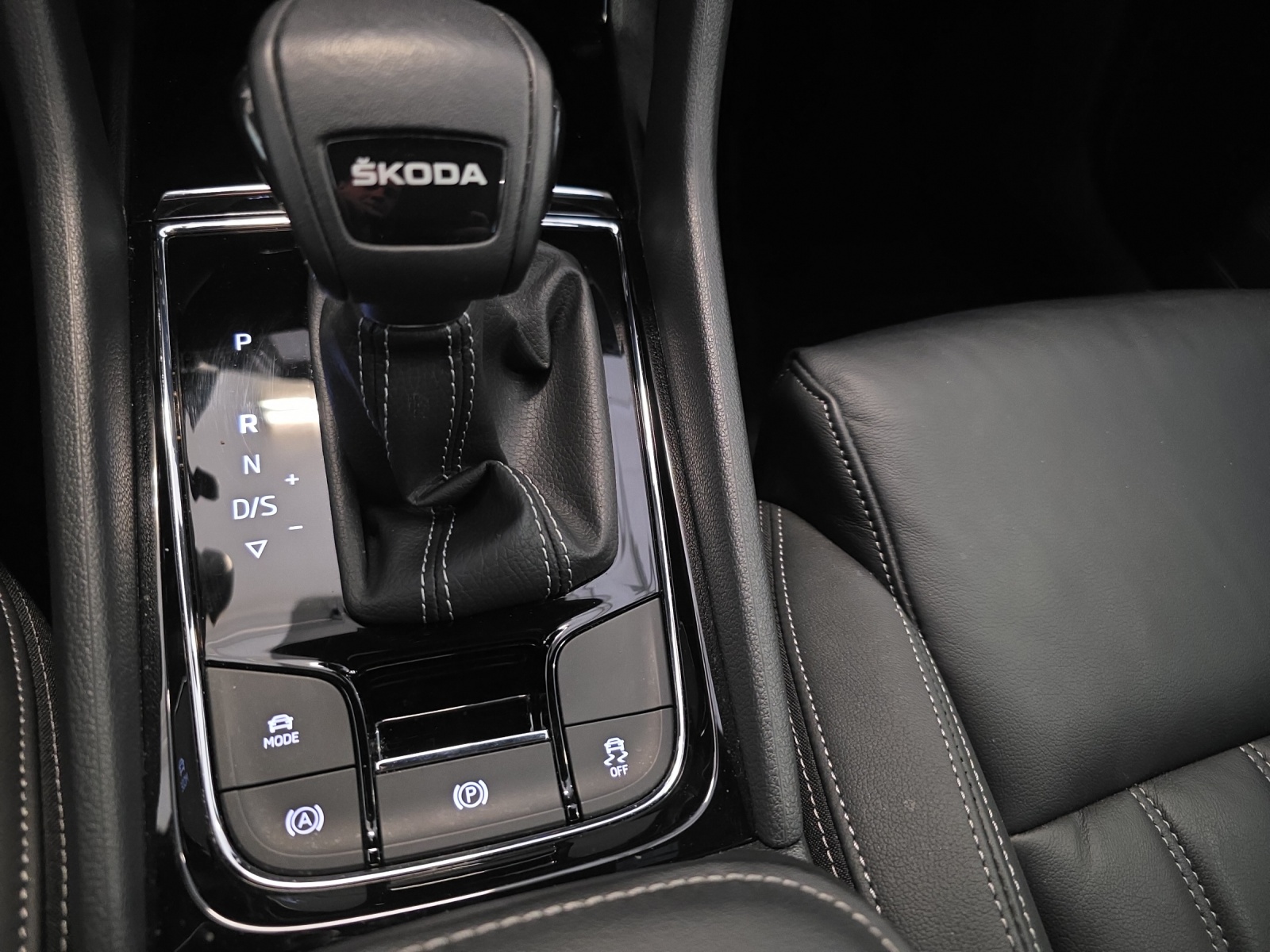 SKODA Karoq 1.5 TSI SportLine DSG-image-10