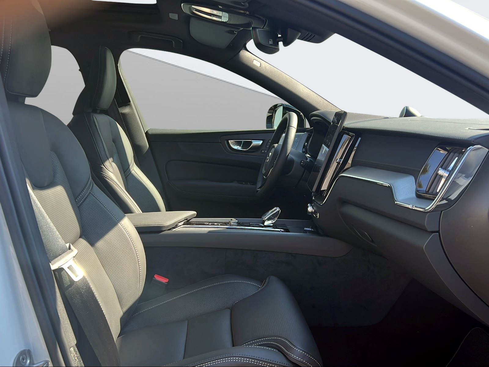 VOLVO XC60 2.0 T6 TE Black Edition eAWD-image-13