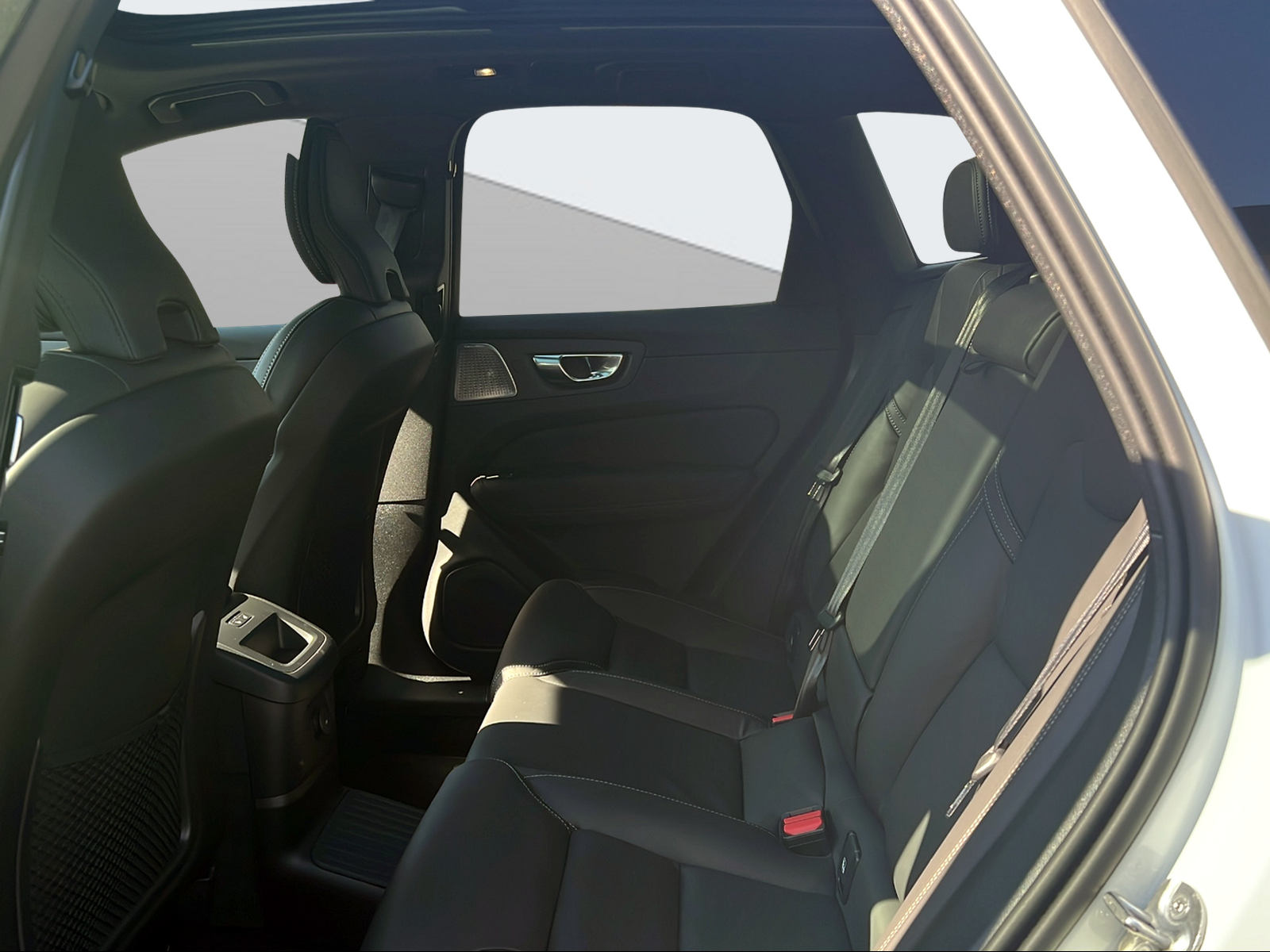 VOLVO XC60 2.0 T6 TE Black Edition eAWD-image-14