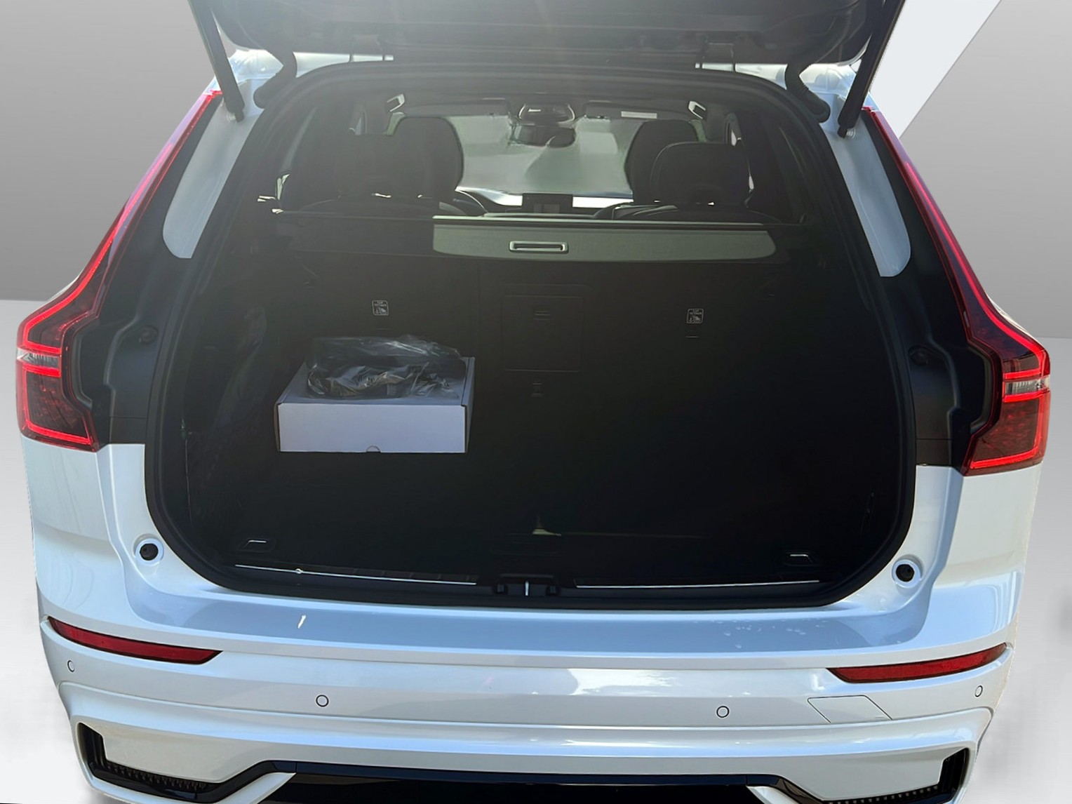 VOLVO XC60 2.0 T6 TE Black Edition eAWD-image-15